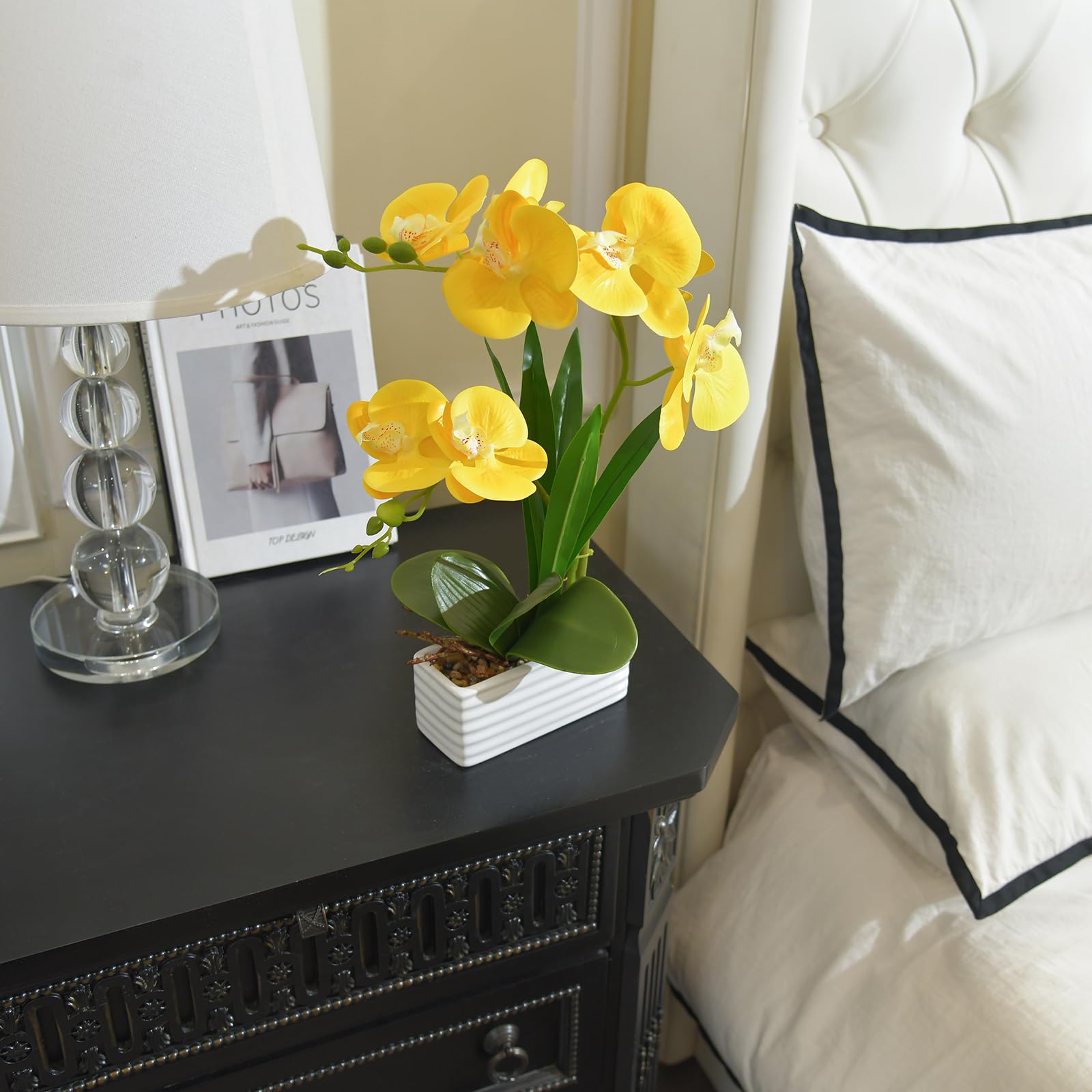 Orquídea artificial de tacto real en maceta, flor falaenopsis falsa con jarrón de cerámica blanca, arreglo de orquídeas sintéticas para el hogar, mesa, oficina, boda, decoración de fiesta