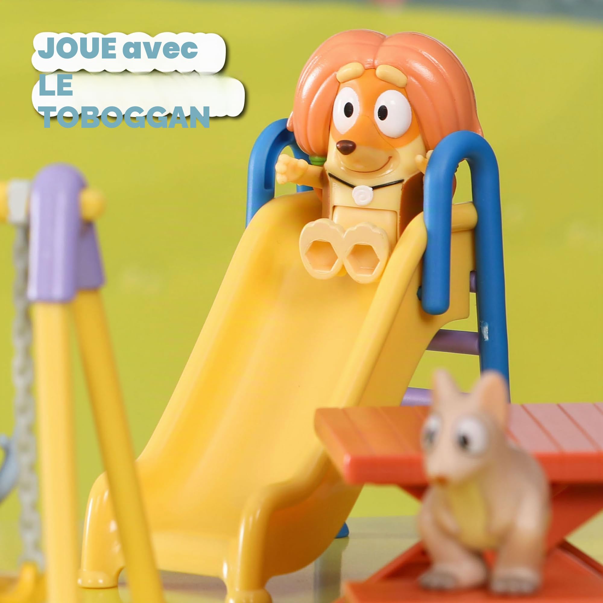 Bluey - Parc, Playset de Jeux avec 5 Personnages de la Série et Accessoires du Parc, Balançoire, Toboggan, balançoire et Table de Pique-Nique, garçons et Filles +3 Ans, Célèbre (BLY51000)