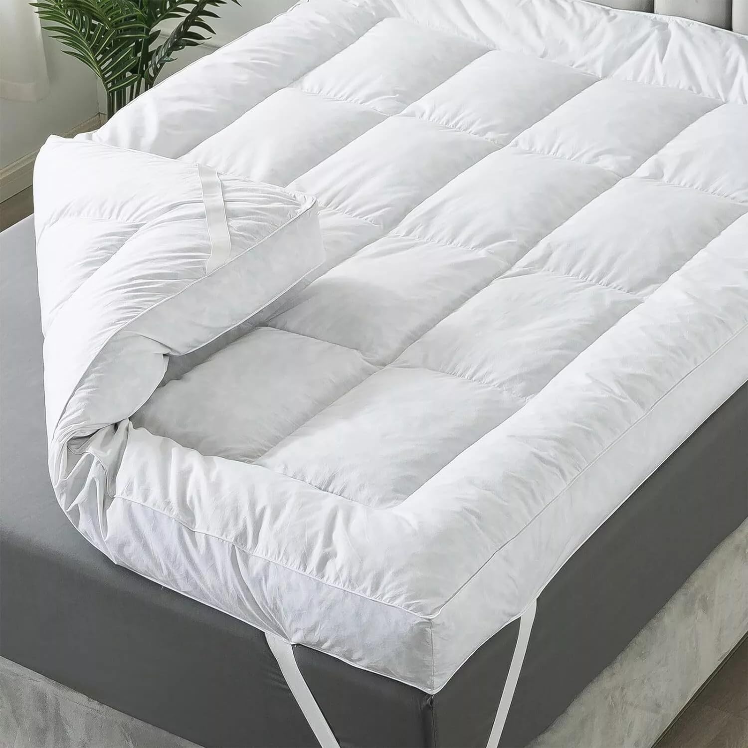Dolce Vari Mattress Topper (4 Inch/10cm) Thick 1000GSM, Quilted Extra Deep Double Mattress Topper, Super Fluffy & Breathable Microfiber Bed with Elasticized Straps (4ft)