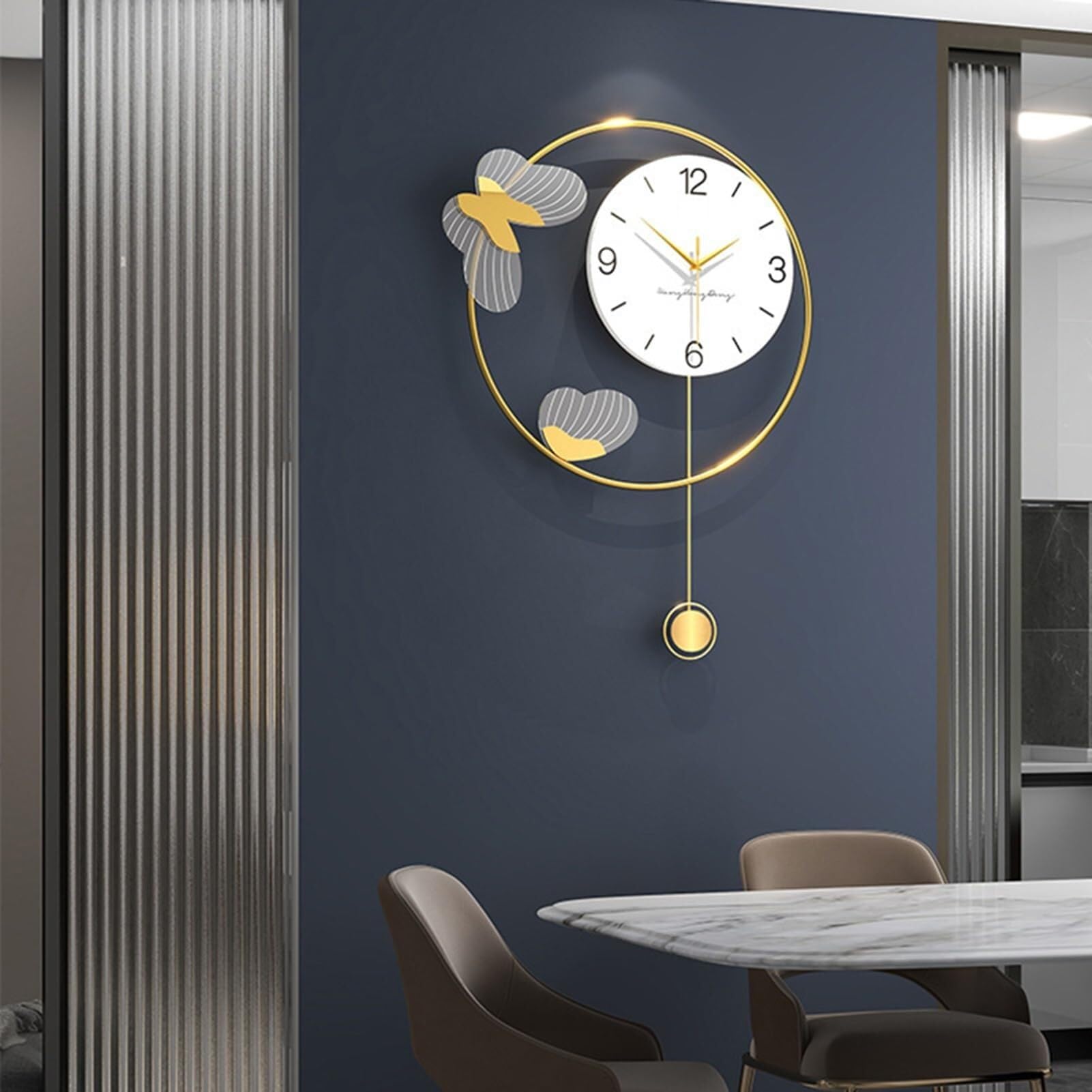 Horloge murale décoration salon moderne et grand modèle en métal papillon