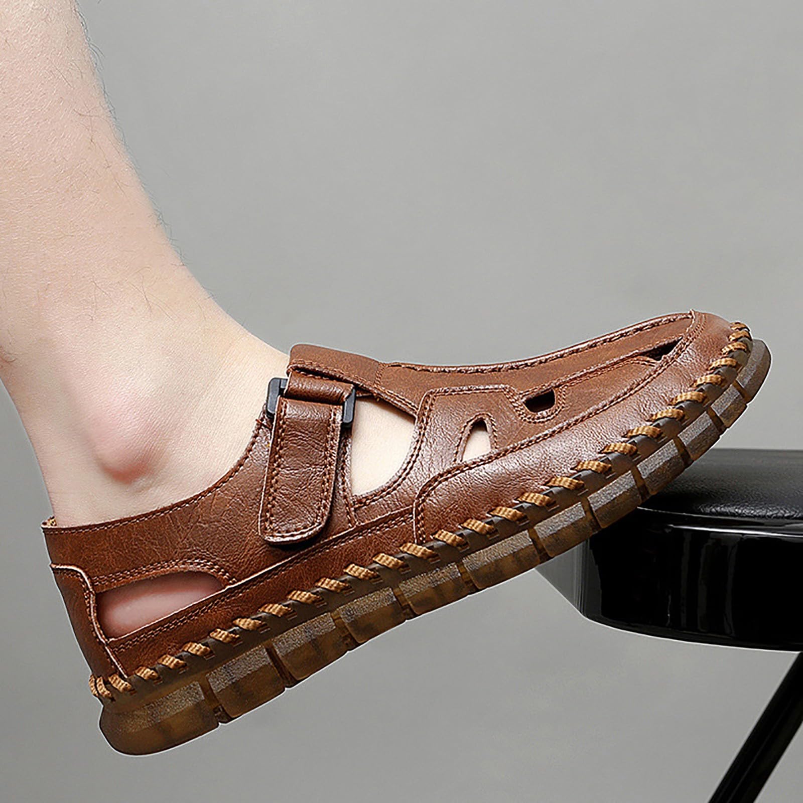 Sandalen Herren Leder Weiche Sohle Freizeitschuhe Ausgehöhlt Atmungsaktive Sneaker Sport Outdoor Sandas Slip on Geschlossene Zehen Sommer Schuhe Elegante Sommerschuhe Sandaletten