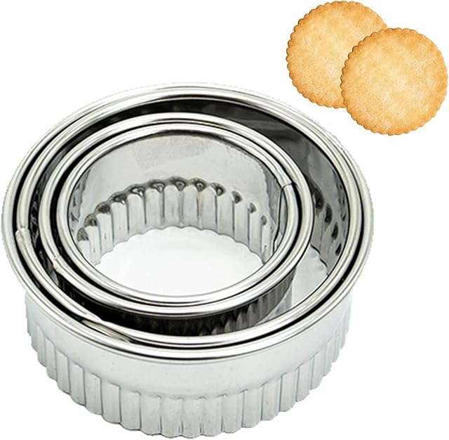 Cookie Cutters, Set of 4 Round Biscuit Cutter Stainless Steel Pastry Cutter Moulds for Kids, Baking Cutters for Dough, Pastry, Donut, Fondant, Fruit, Vegetable, DIY Cake Decoration