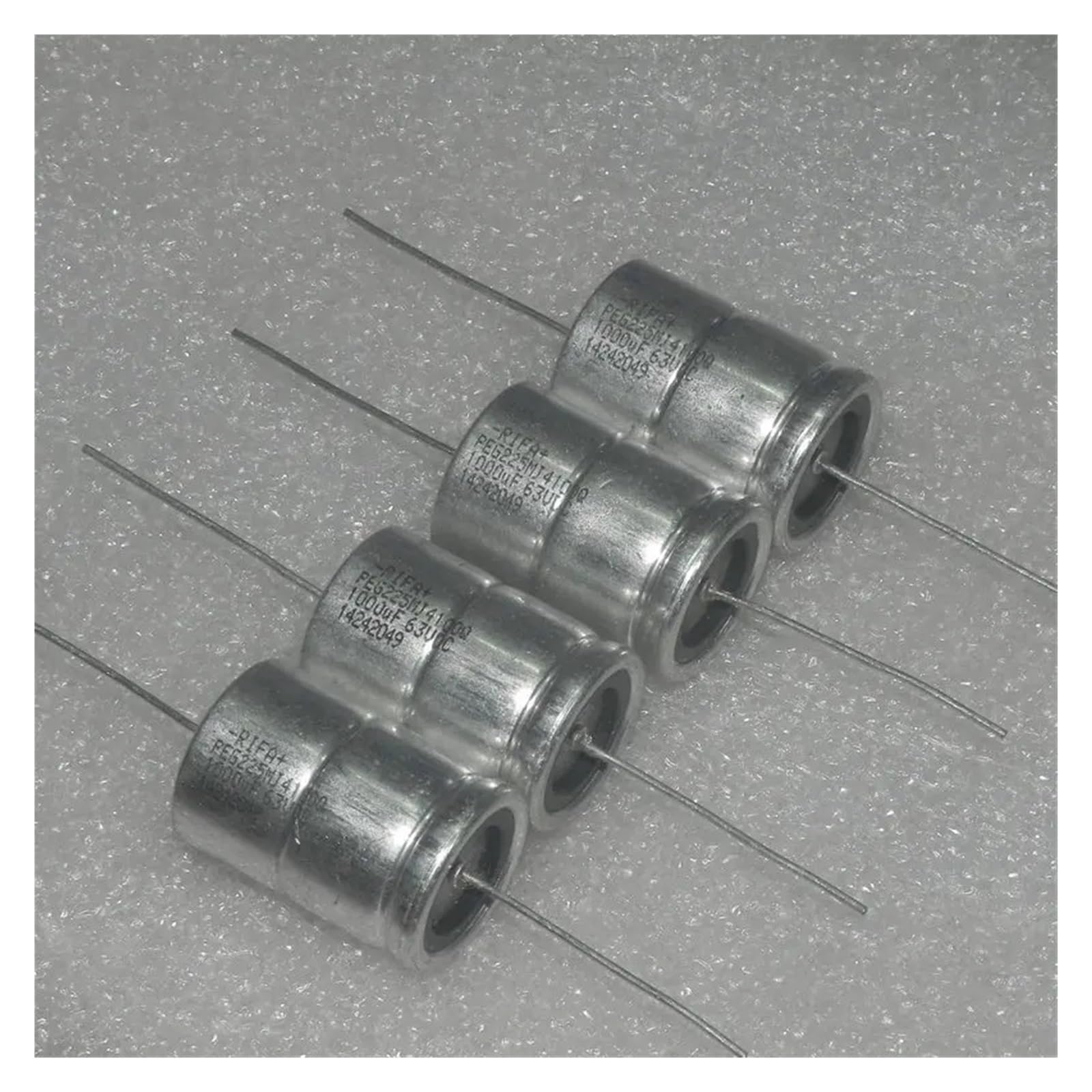 Condensateurs PEG225 63V 1000UF axiaux pour réparer un filtre d'alimentation audio défectueux
