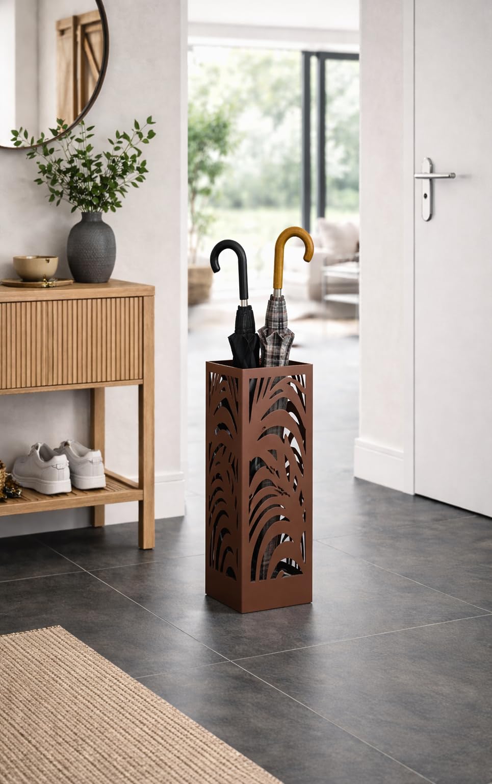 Portaombrelli dal design moderno in metallo per casa e ufficio, supporto di design, 2 ganci, 2 vaschette estraibili, 15,5 x 15,5 x 49 cm, marrone ruggine, quadrato, portaombrelli