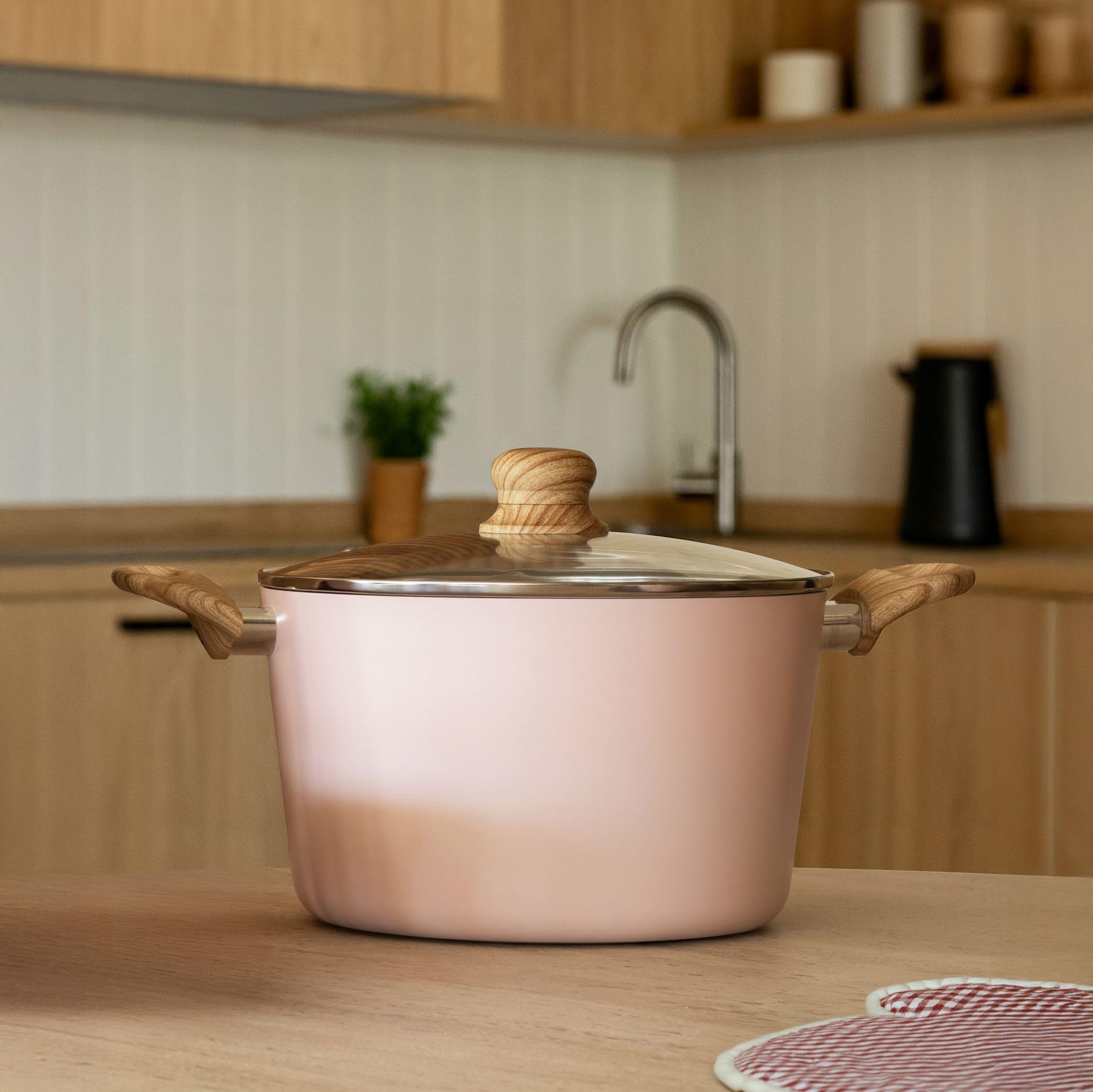 MENASTYL - Faitout 24cm avec revêtement antiadhésif céramique (Sans PFAS/Sans PTFE) tous feux dont induction - En Aluminium - Gamme Colorama - Rose - 6020927