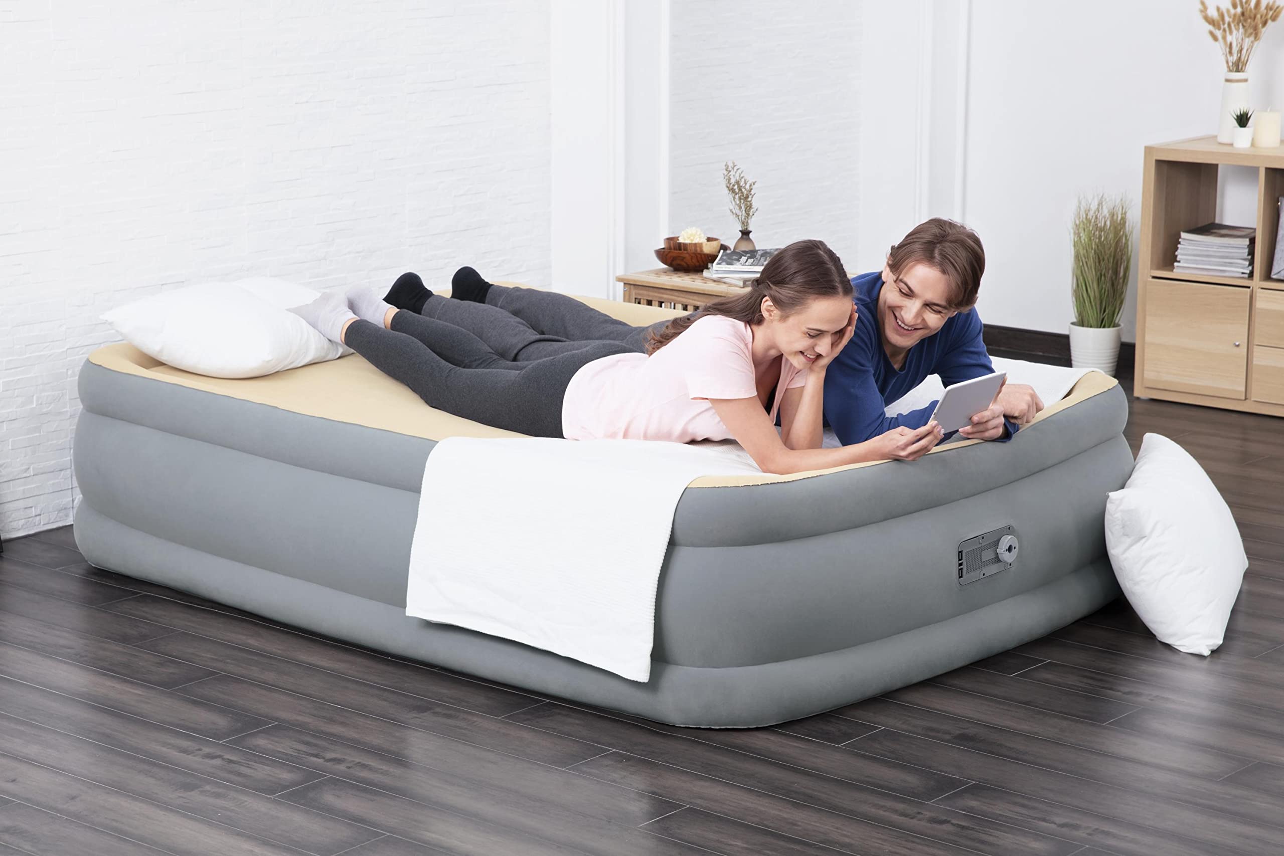 Bestway 67486-3 Materasso gonfiabile matrimoniale Foam Top da 2.03 m x 1.52 m x 46 cm con pompa integrata