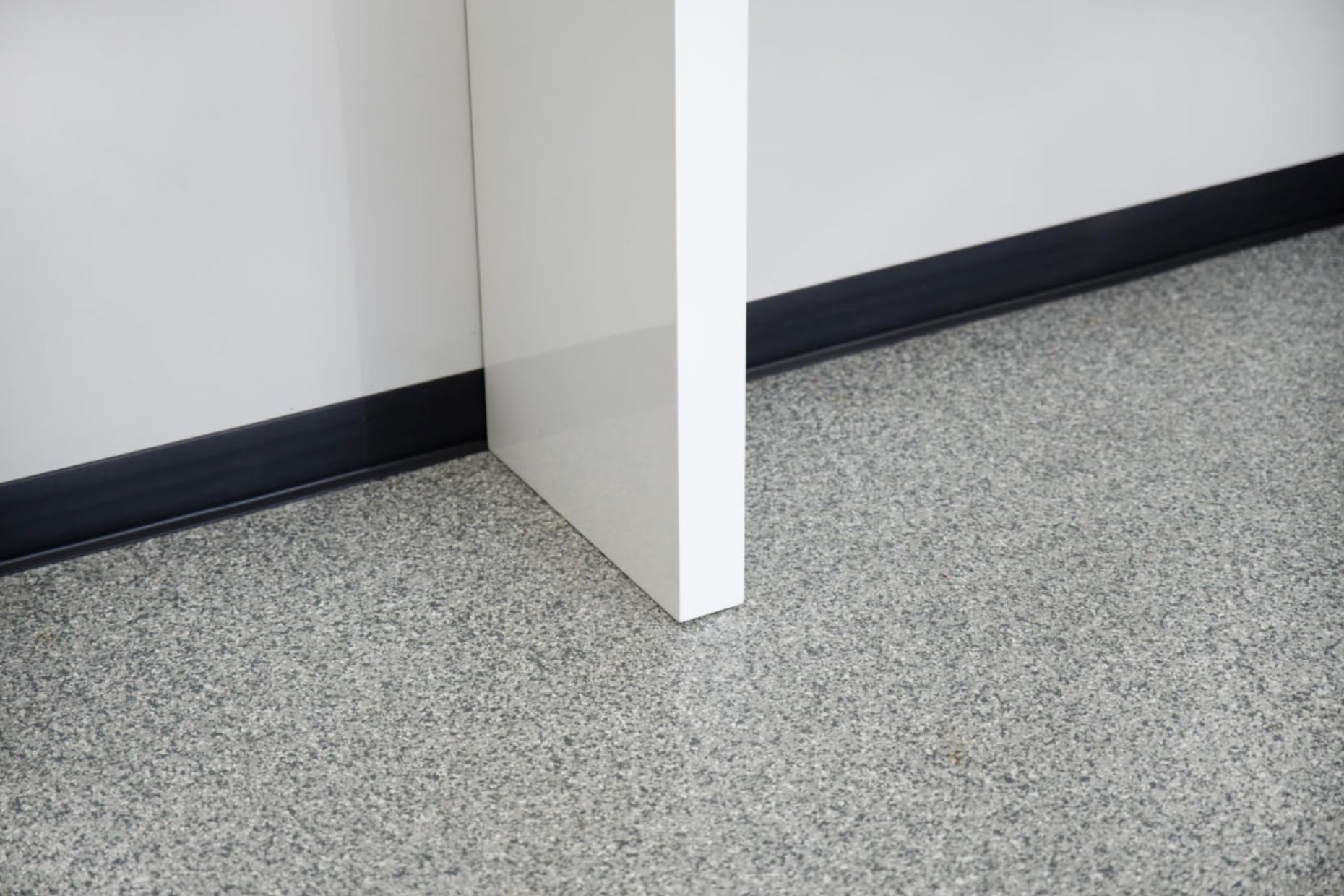 Vetta Coatings Flakes (10 lbs, 4.5kg) for Epoxy for Garages, Basements, Professional Concrete Floor Restoration, 1/4'' Vinyl Flakes Packaged in Canada (Gravel) - 3