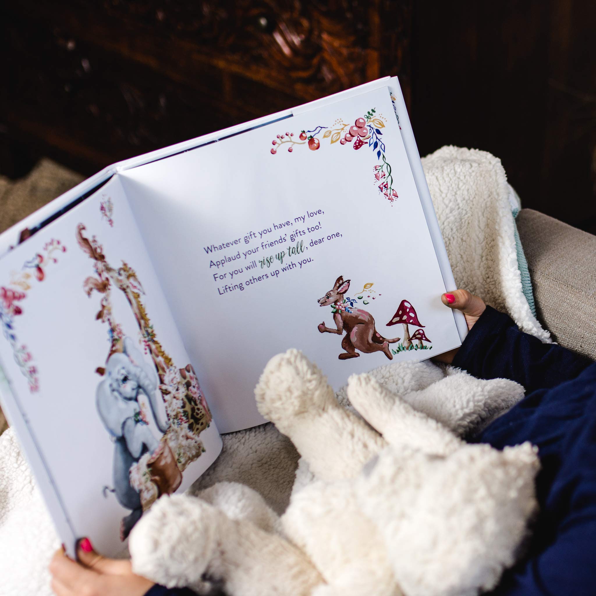 Good Night, My Darling Dear: Prayers and Blessings for You (Darling Animals in Bloom) - Image 7