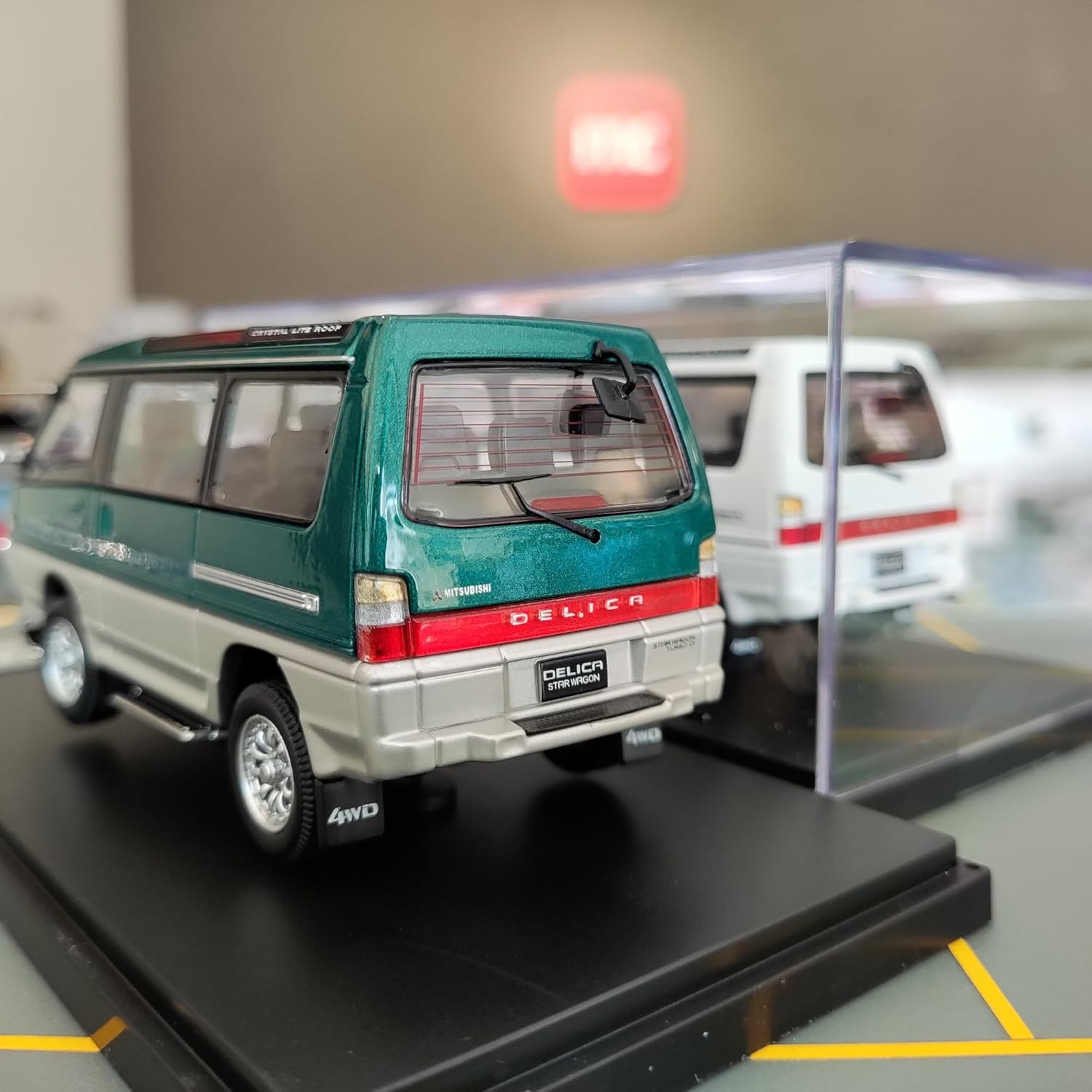1:43 for Mitsubishi Delica 4x4 4WD 1990-1999 Metal Collectible Model Cars Display Gift Vehicles(White)