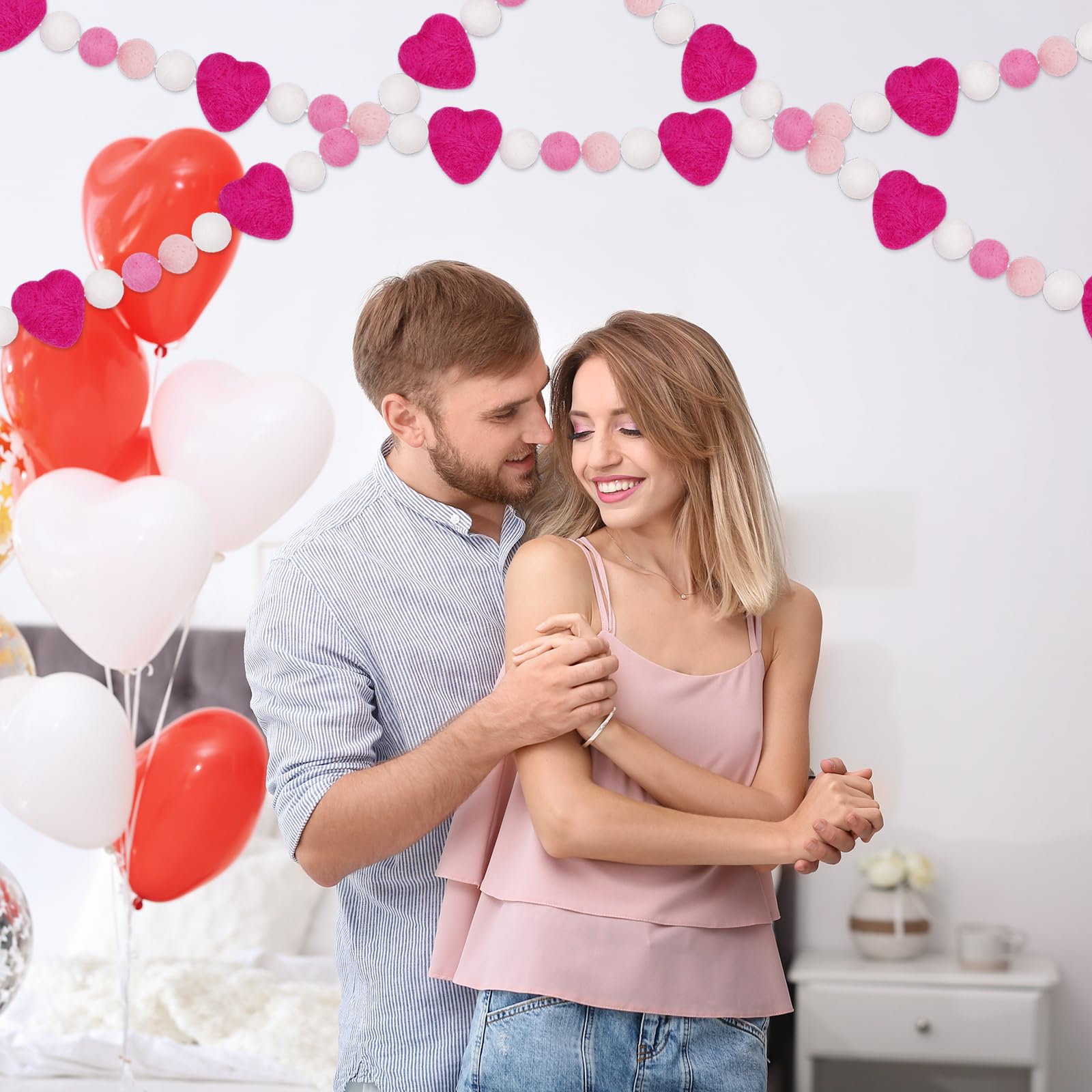Whaline Valentinstag-Filzkugel-Girlande, 49 Bälle, Herz-Banner, rosa, weiß, flauschig, hängendes Ornament für Urlaub, Party, drinnen und draußen, Heimbüro, Dekoration, 3 m