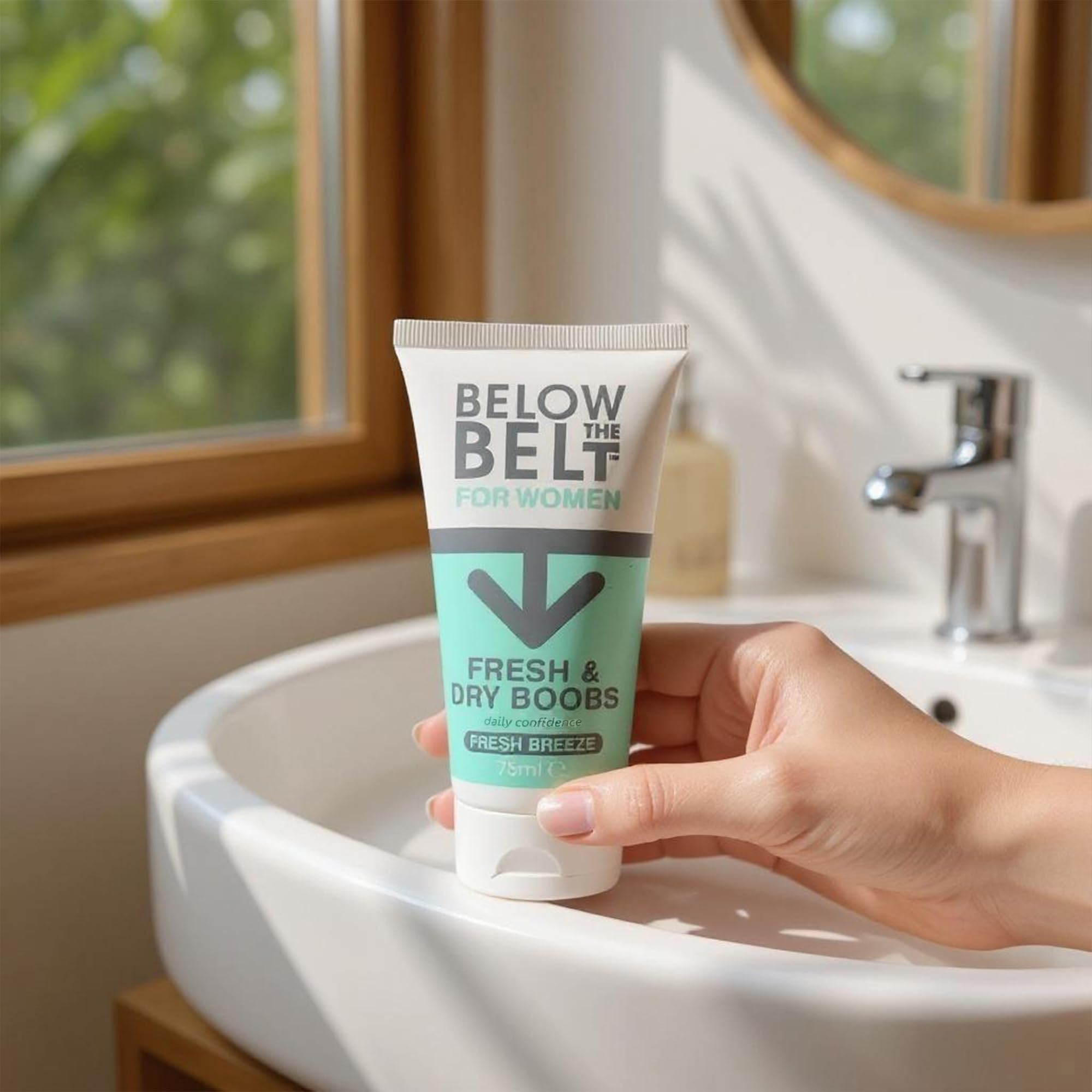Below The Belt Crema Seno Fresco e Asciutto, Trattamento Sottoseno con Profumo di Brezza Fresca, Formula Antisudore e Antisfregamento Sottoseno, Senza Talco - Confezione Trio da 75 ml