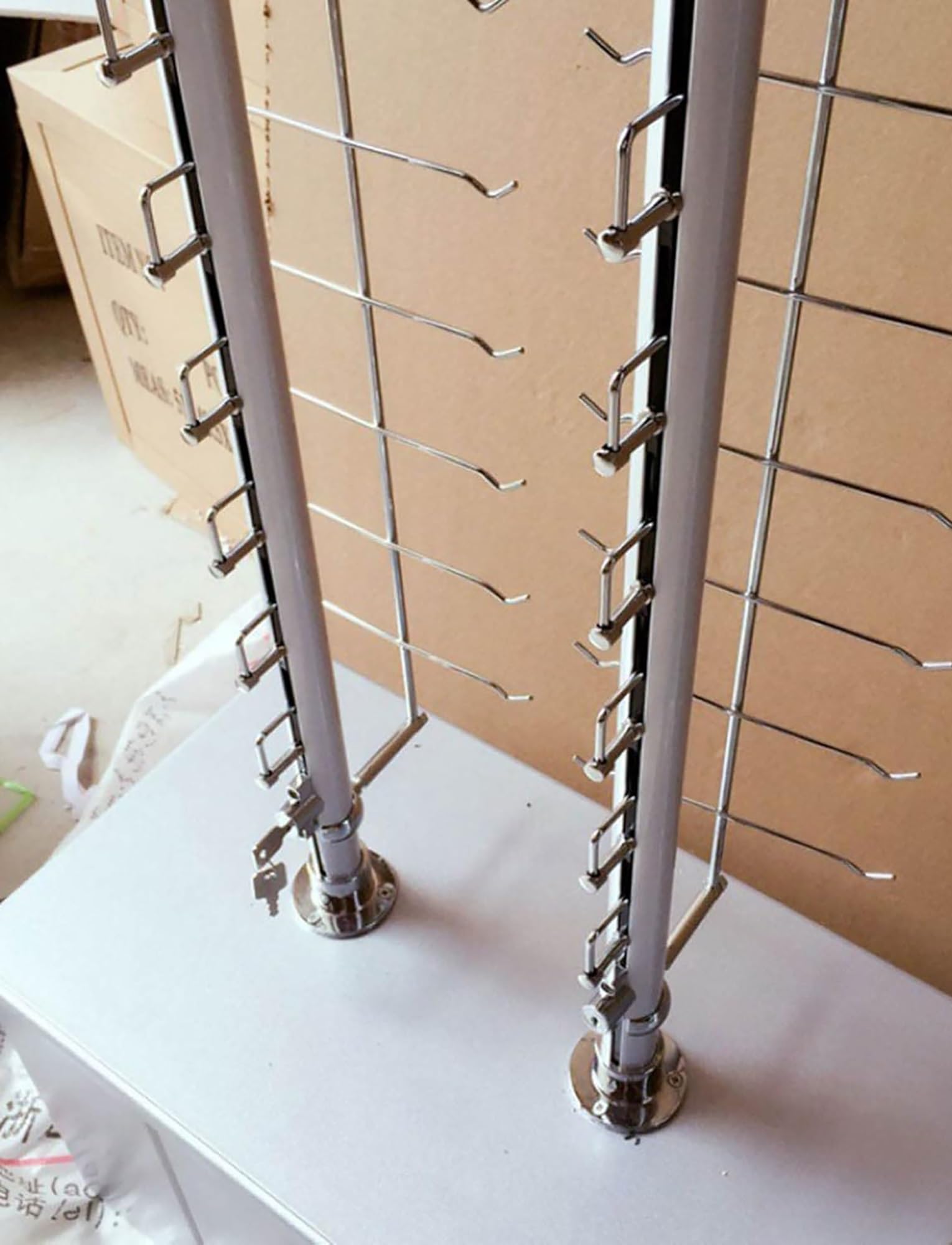 Espositore per Occhiali Moderno con Serratura, Supporto da Parete con Chiusura a Chiave per Occhiali da Sole - Ideale per Negozi di Ottica e Centri Commerciali specializzati in Occhiali.