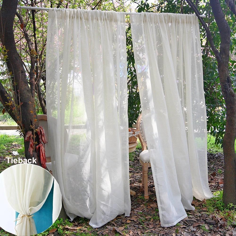 Rideaux en lin bohème pour illuminer une chambre à coucher style campagne