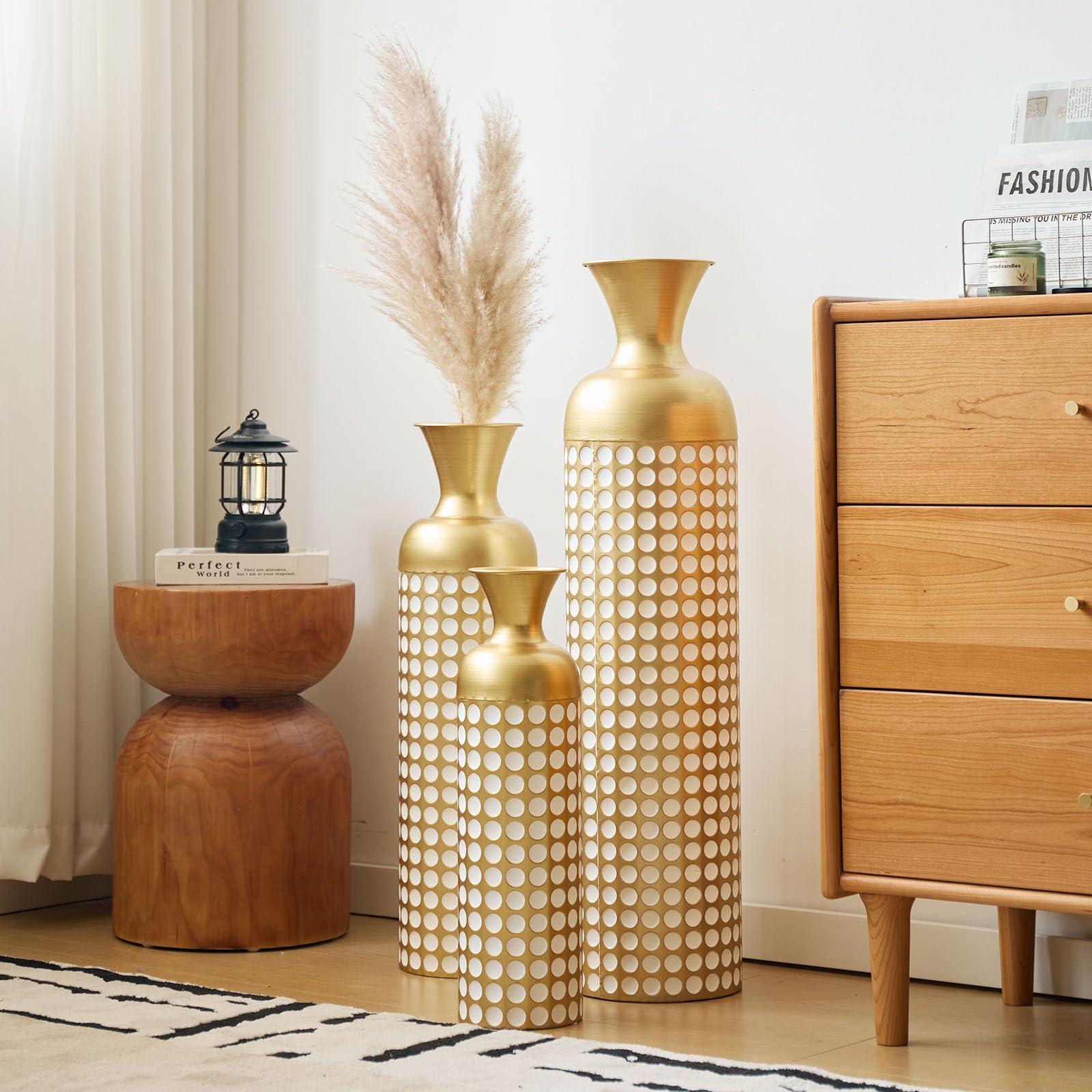 Bodenvase groß 3er Set (50/66/83 cm) - Große Deko Vasen aus Metall, Übertöpfe für Pflanzen als Zimmerdeko für Wohnzimmer & Flur im Vintage Look, Gold mit weißen Punkten