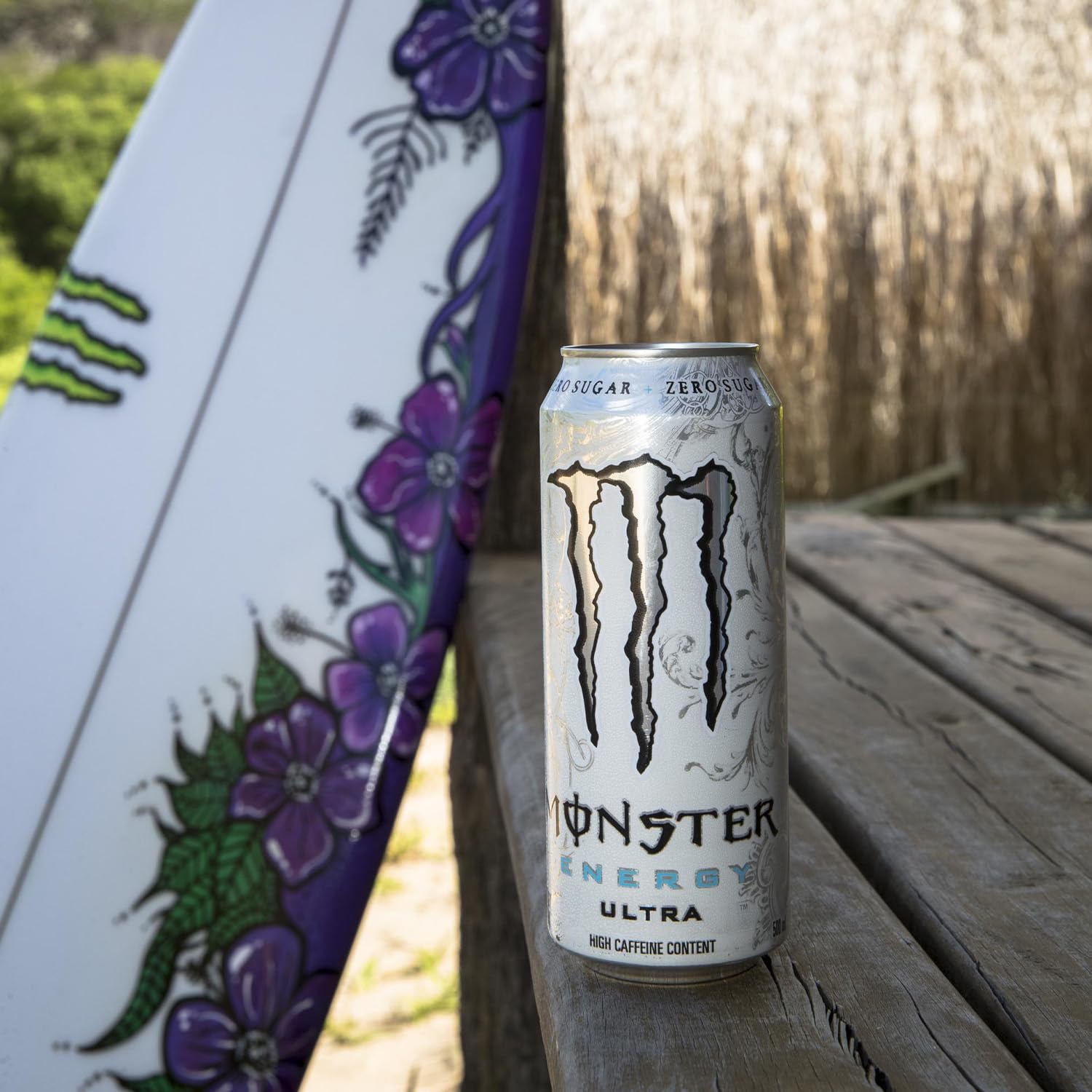 Monster Energy Ultra White – 24 Lattine da 500 ml, Energy Drink Zero Zuccheri e poche Calorie, Bevanda Energetica dal Gusto Leggero e Rinfrescante di Agrumi
