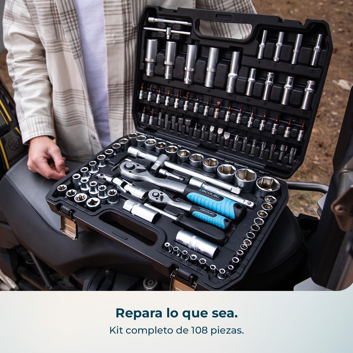 Cecotec Maletín Portaherramientas 108 Piezas ToolBox KRK 4200. 2 Carracas de 72 Dientes, Vasos CR-V de Alta Resistencia, Puntas de Acero S2, Vasos para Llantas, 2 Hebillas Metálicas