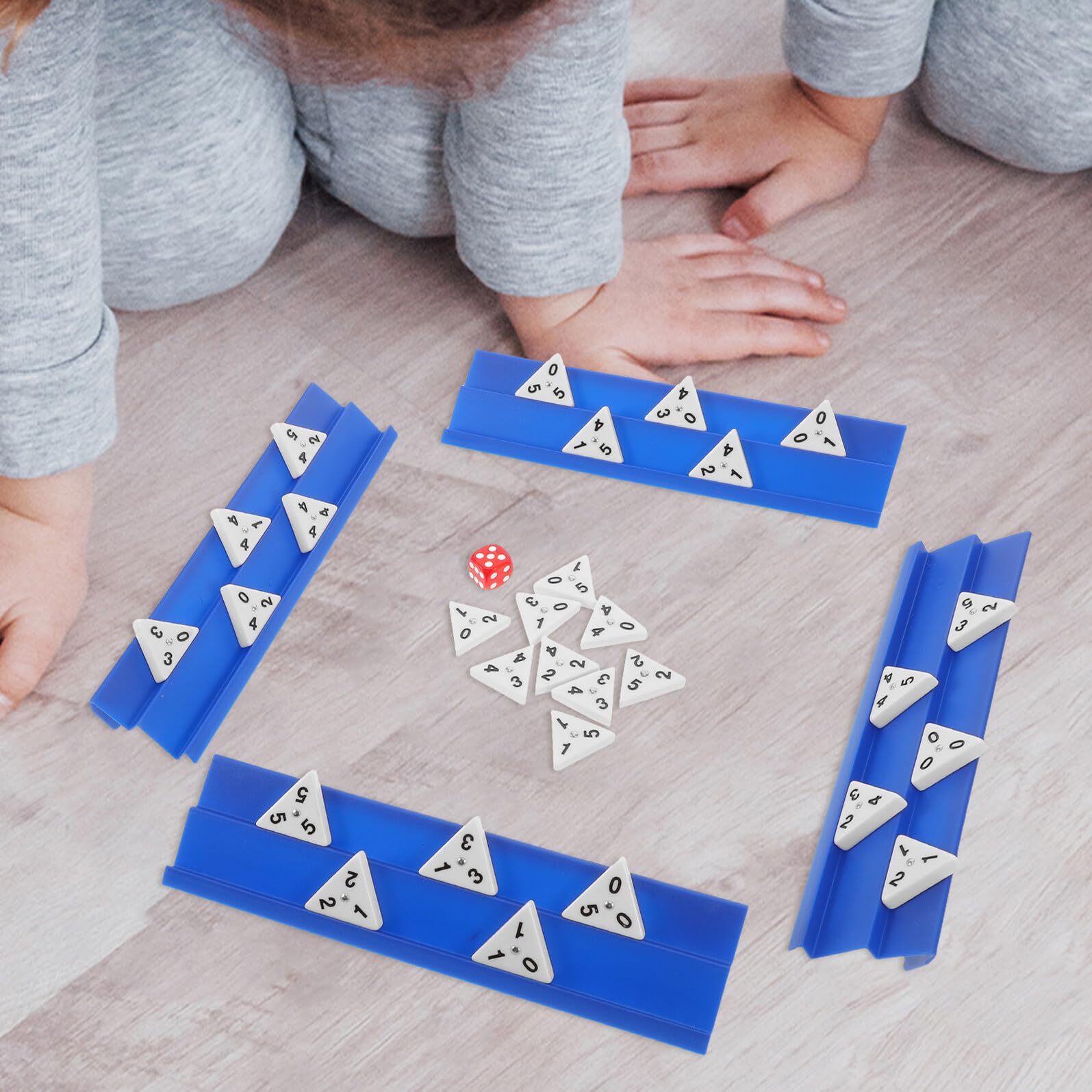 Triangular Domino Spielset mit Tragbaren Nummerierten Dreieck-Domino-Steinen Inkl Aufbewahrungskoffer Beutel Würfel Familien Strategiespiel für Reisen Partys Unterricht und