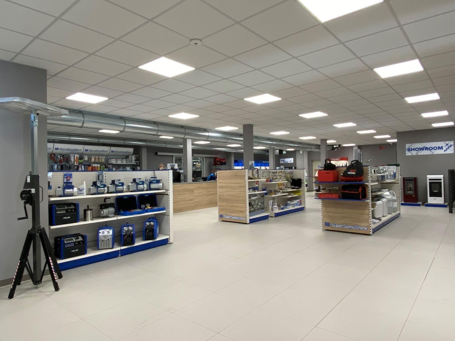 3S SuperSamaStore Universelle Kondensat-Auffangwanne/Tropfschale für Außengerät von Klimaanlagen, Verzinkt und Lackiert Ral 9002, 390 x 850 mm | S-097-71 Universalwanne mit Ablaufloch und Halterungen, verzinktes Blech, 39 x 85 cm, grau RAL 9002
