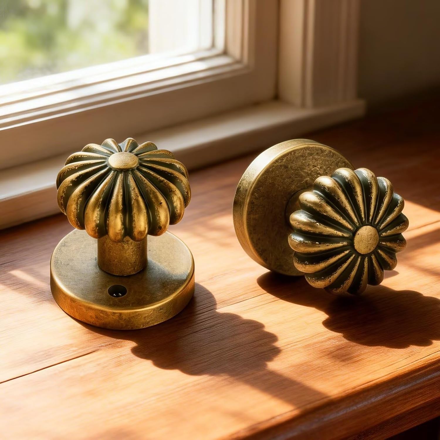 2 Pack Passage Door Knobs Antique Brass, Interior Doorknobs for Closet and Hall, Non Locking Vintage Aged Brass Aluminium Alloy Knob