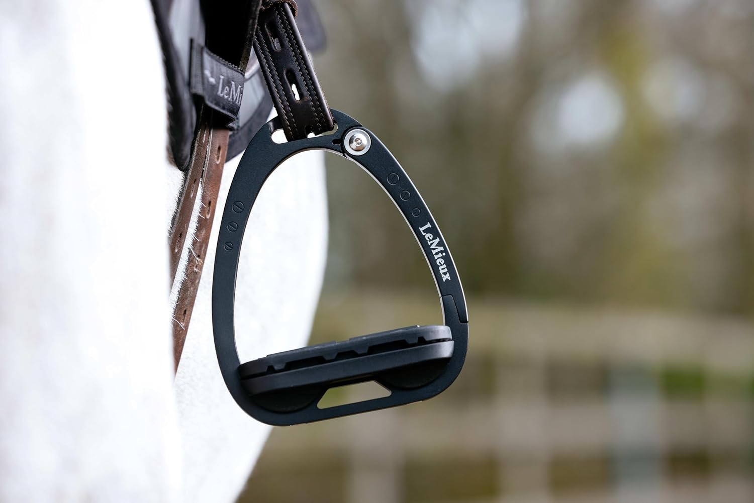 LeMieux Junior Vector Balance Stirrup - 5° Tilted Footbed