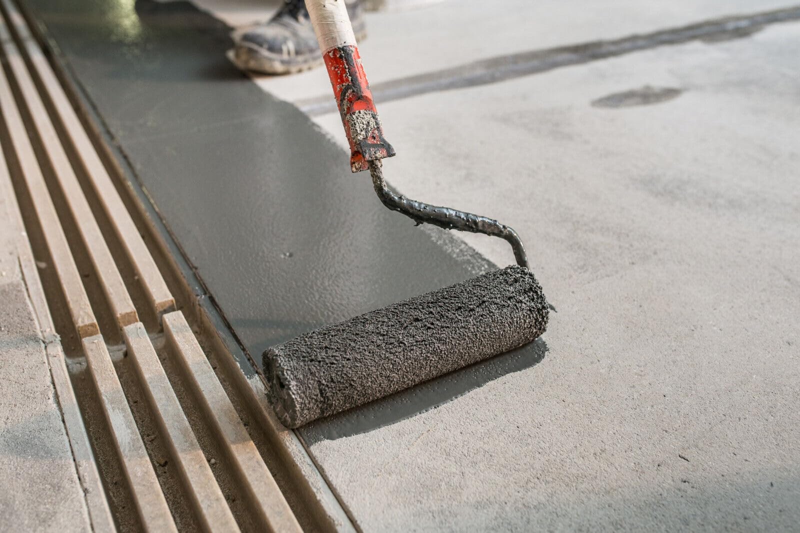 Contura 2K Bodenfarbe Betonfarbe Garagenfarbe Kellerboden Fussbodenlack Seidenmatt Lack (9005 Schwarz, 1,10Liter (1L+100ml Härter))