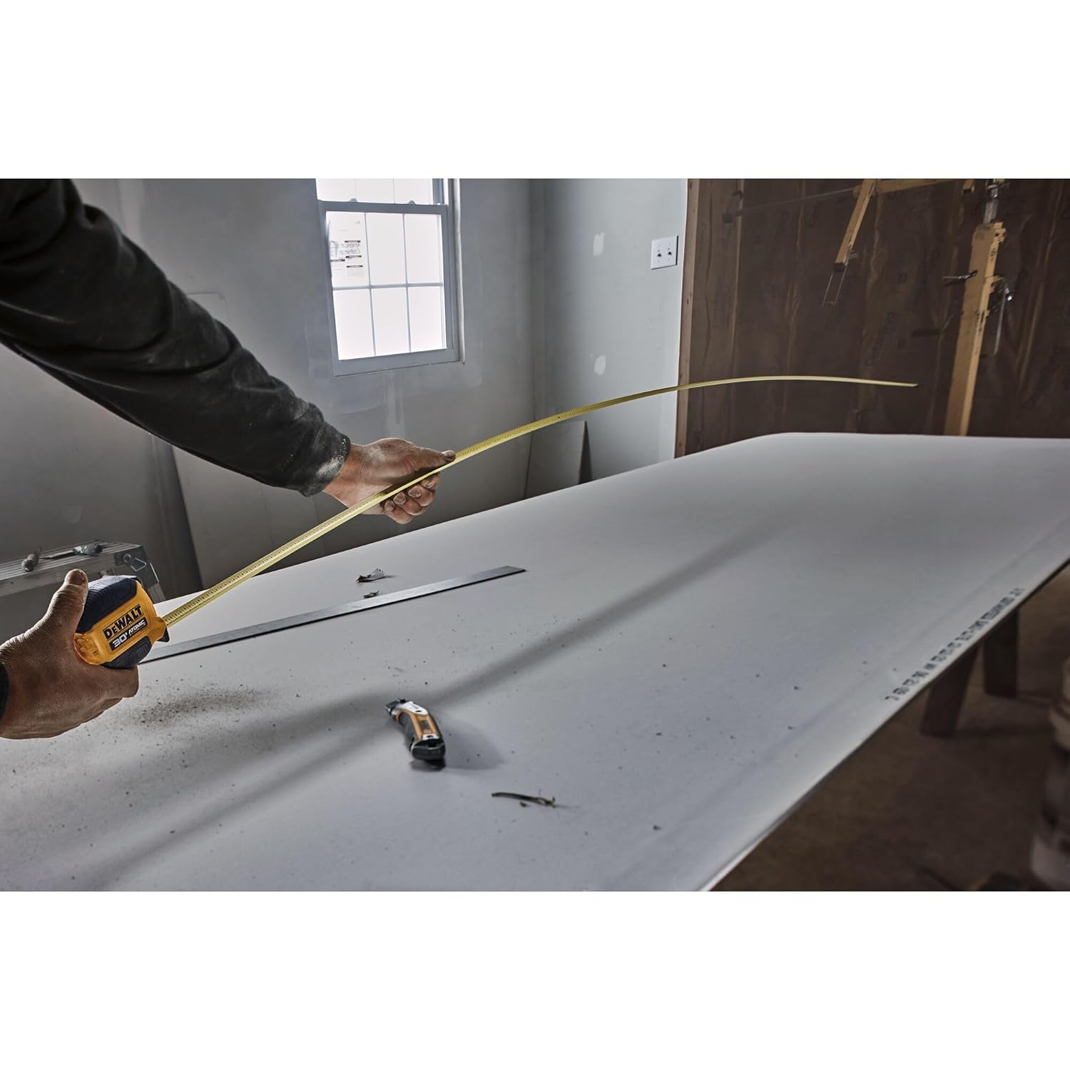 DEWALT Atomic Compact Series 30 ft. Tape Measure (DWHT38130S)