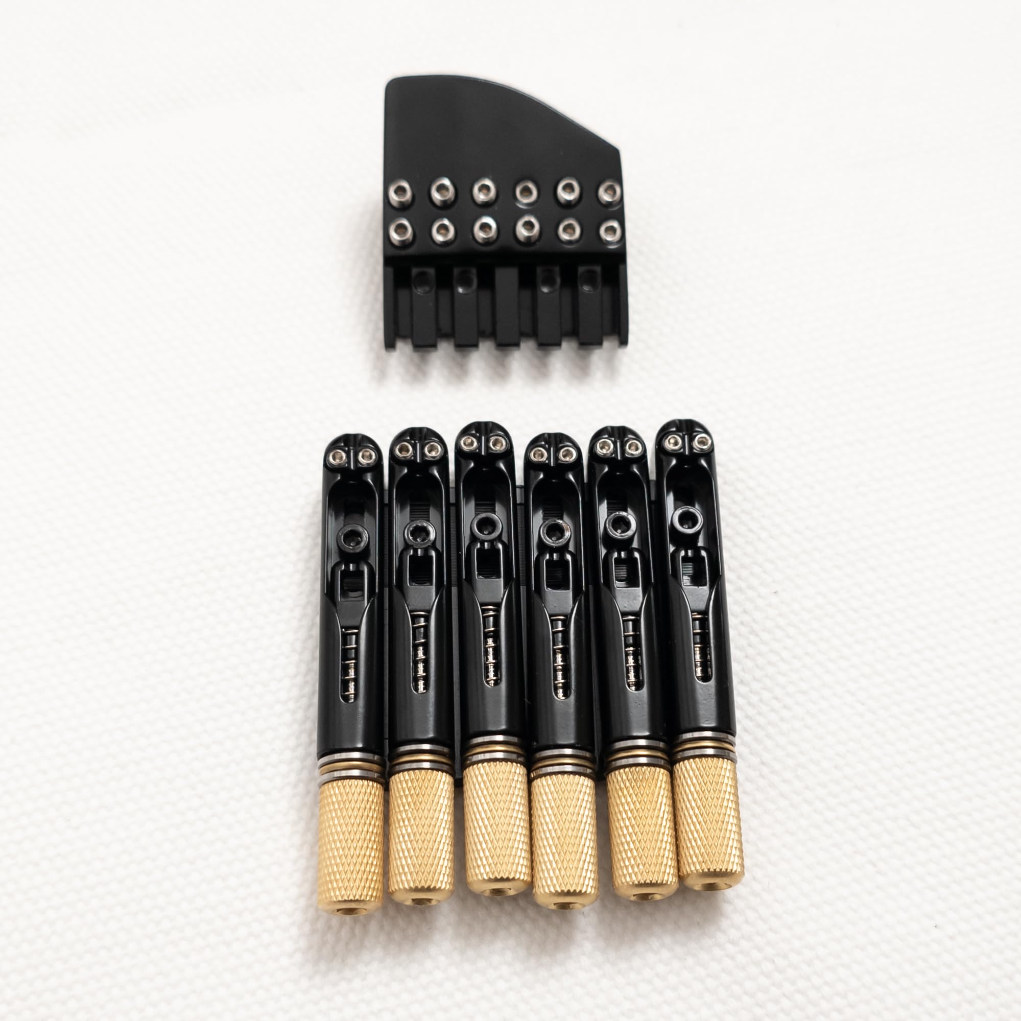 Juego de puente de guitarra sin cabeza de 6 cuerdas y tuercas de bloqueo, kit de repuesto de hardware de puente fijo con sillines ajustables, negro o cromado, compatible con guitarras eléctricas