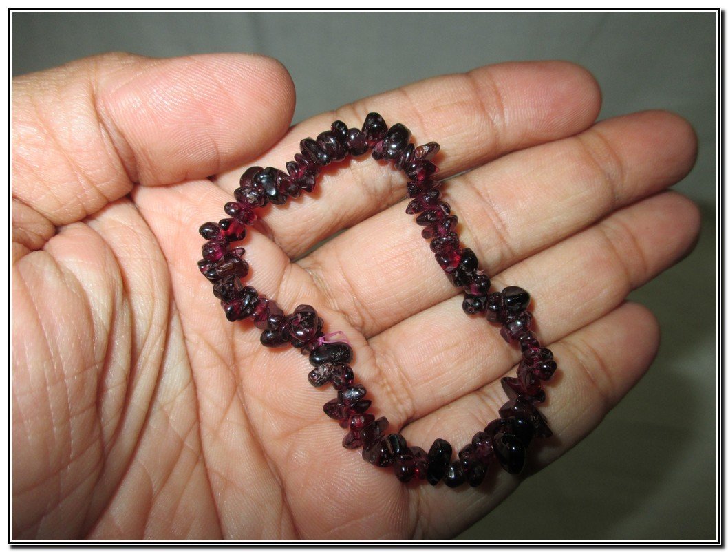 Jet new garnet chips stretch bracelet crystal therapy single line cycle natural Jet new garnet chips stretch bracelet crystal therapy single line cycle natural