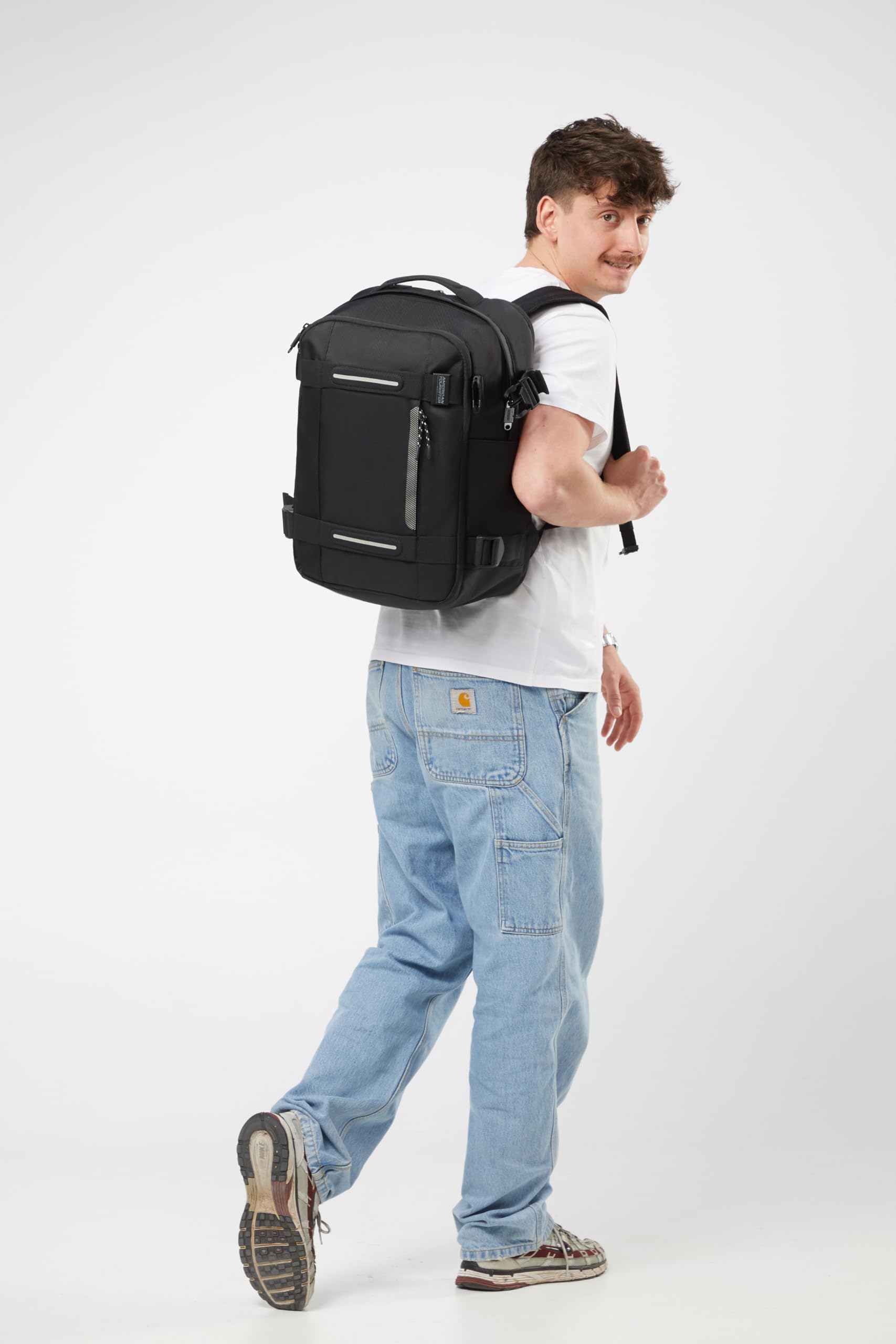 American Tourister Urban Track - Zaino porta PC 15.6" – 45 cm, 29 L - 3 scomparti grandi - Grande capacità - Ergonomico - Scomparto imbottito per laptop - Nero (Asphalt Black)