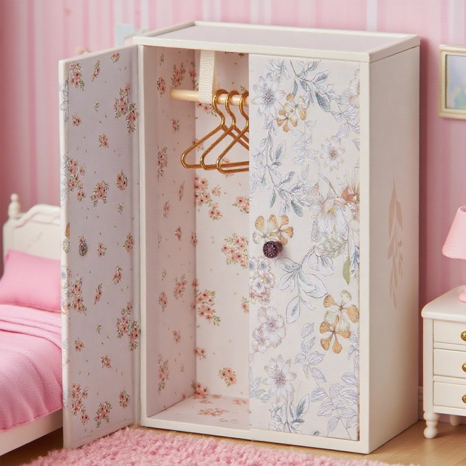 Minamzee 1/12 Dollhouse Wardrobe Closet, Miniature Wooden White Flower Pattern Wardrobe with 3Pcs Clothes Hangers, Magnetic Double Doors Dollshouse Closet for Bedroom Livingroom Furniture Accessory