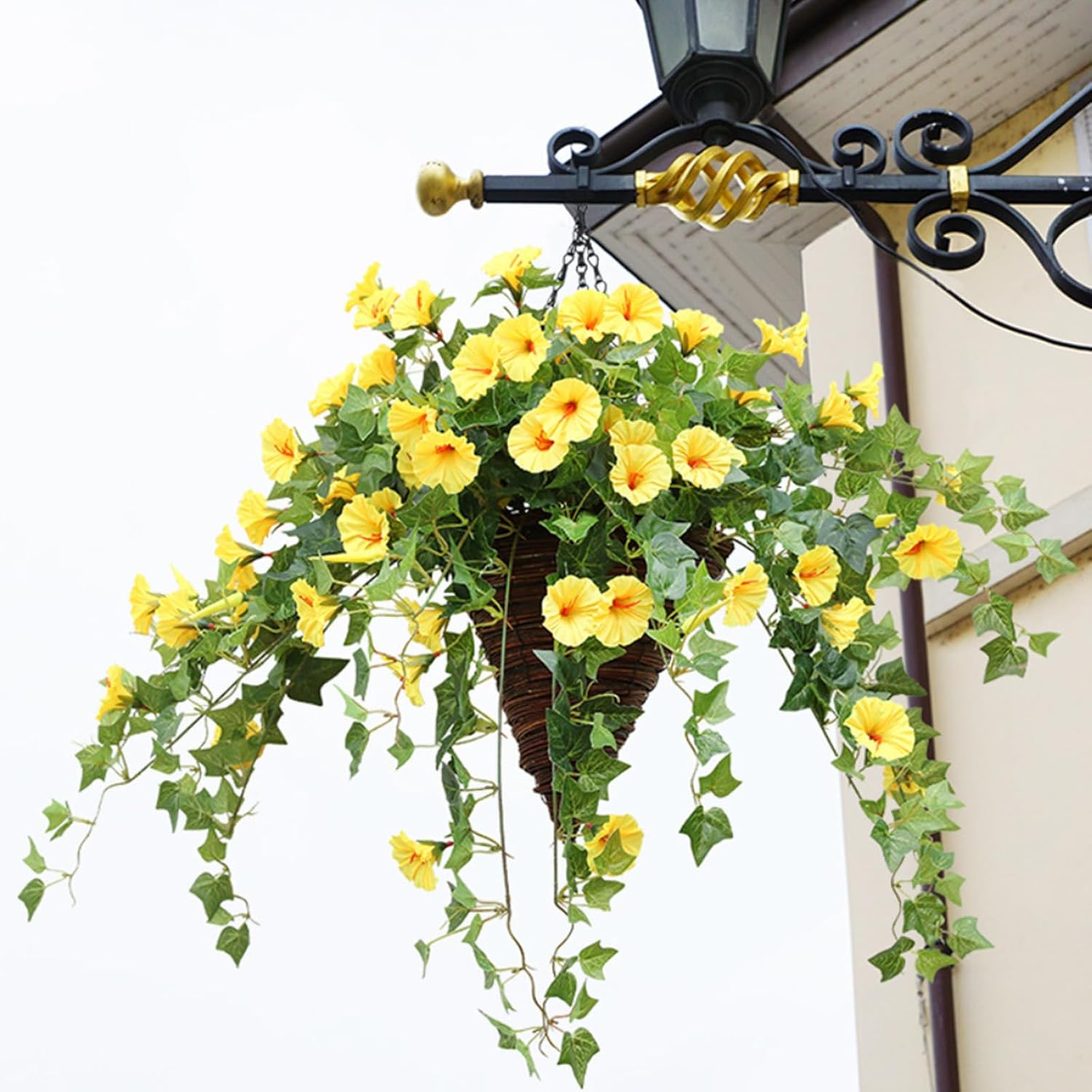 Cone Shaped Hanging Baskets,2Pcs Rattan Hanging Planter Baskets,Cone Hanging Haskets for Plants Outdoor with Chain Hook Conical Rattan Vertical Planter Basket with Plastic Film Liner