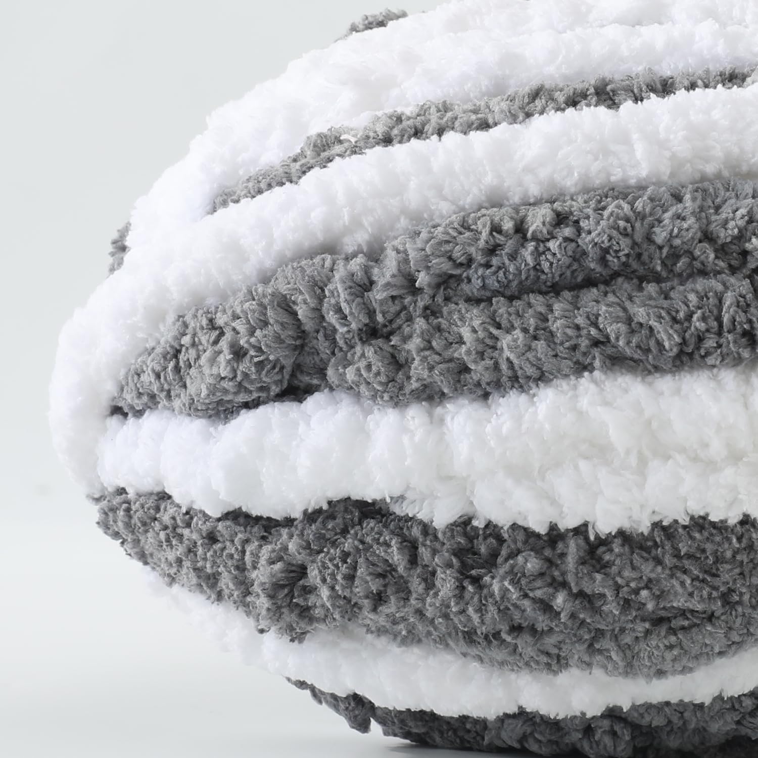 Chunky Yarn for Hand Knitting, No7 Thick Yarn, 250Grams 32Yards, Pack of 4, Perfect for Knitters and Crafters (Grayish White)