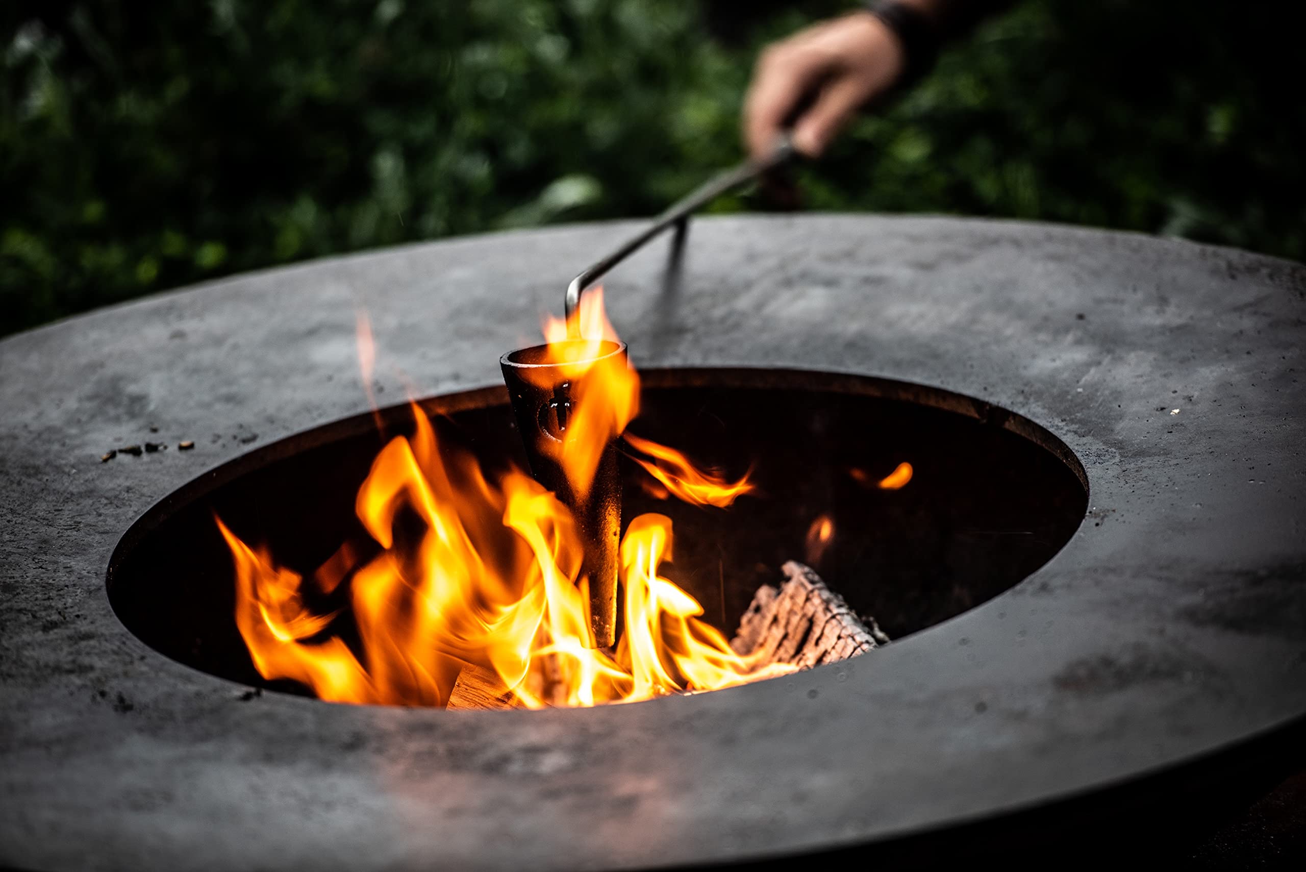Forged Flambadou, fabriqué en Fonte, Manche en Bois d'olivier