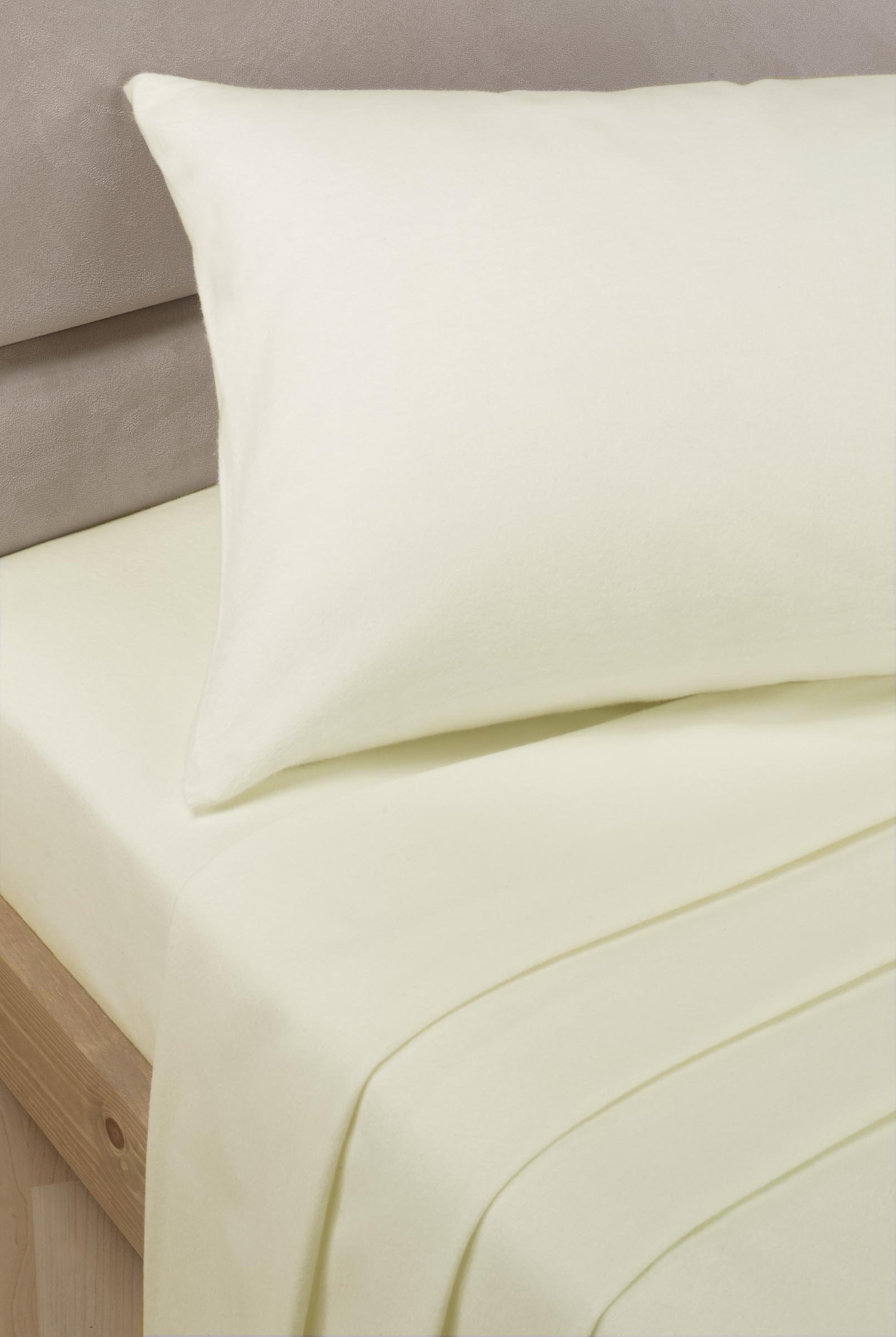 Bedding HeavenLUXURY 40cm (16") EXTRA DEEP PERCALE FITTED SHEETS Biscuit, Ivory or White. 50% Cotton 50% Polyester (king, ivory)