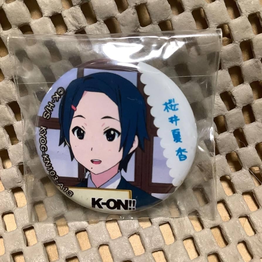 けいおん　缶バッジ　箔押し けいおん！ 平沢 唯 中野 梓 箔押し 缶バッジ - メルカリ