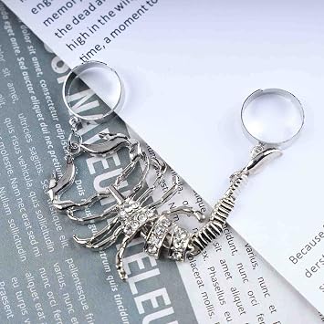 Gothic Scorpion Chain Hand Ring Silver Scorpion Finger Ring Punk Knuckle Joint Rings Halloween Statement Rings Set for Women (Silver)