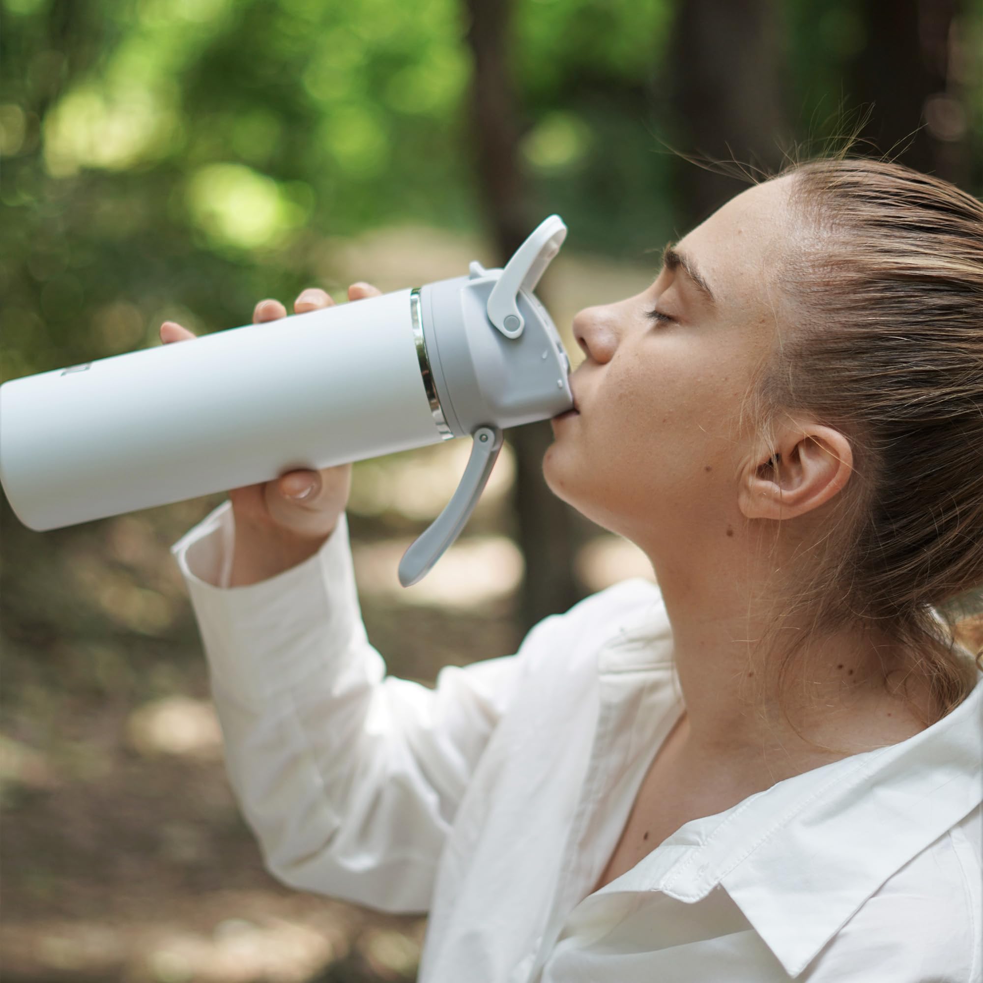 OISIZ Bouteille d'eau isotherme de 710 ml avec bec verseur 2 en 1 et couvercle à paille, verrouillage de sécurité en un clic, 100 % étanche, garde au froid 24 h, bouteille d'eau sous vide en acier