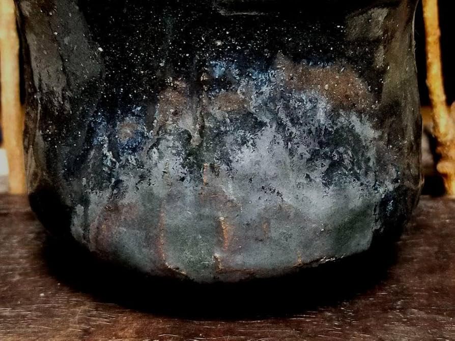 とても古い　瀬戸黒　茶碗　引出黒　織部黒　骨董品 Amazon | とても古い 瀬戸黒 茶碗 引出黒 織部黒 骨董品 | ノー