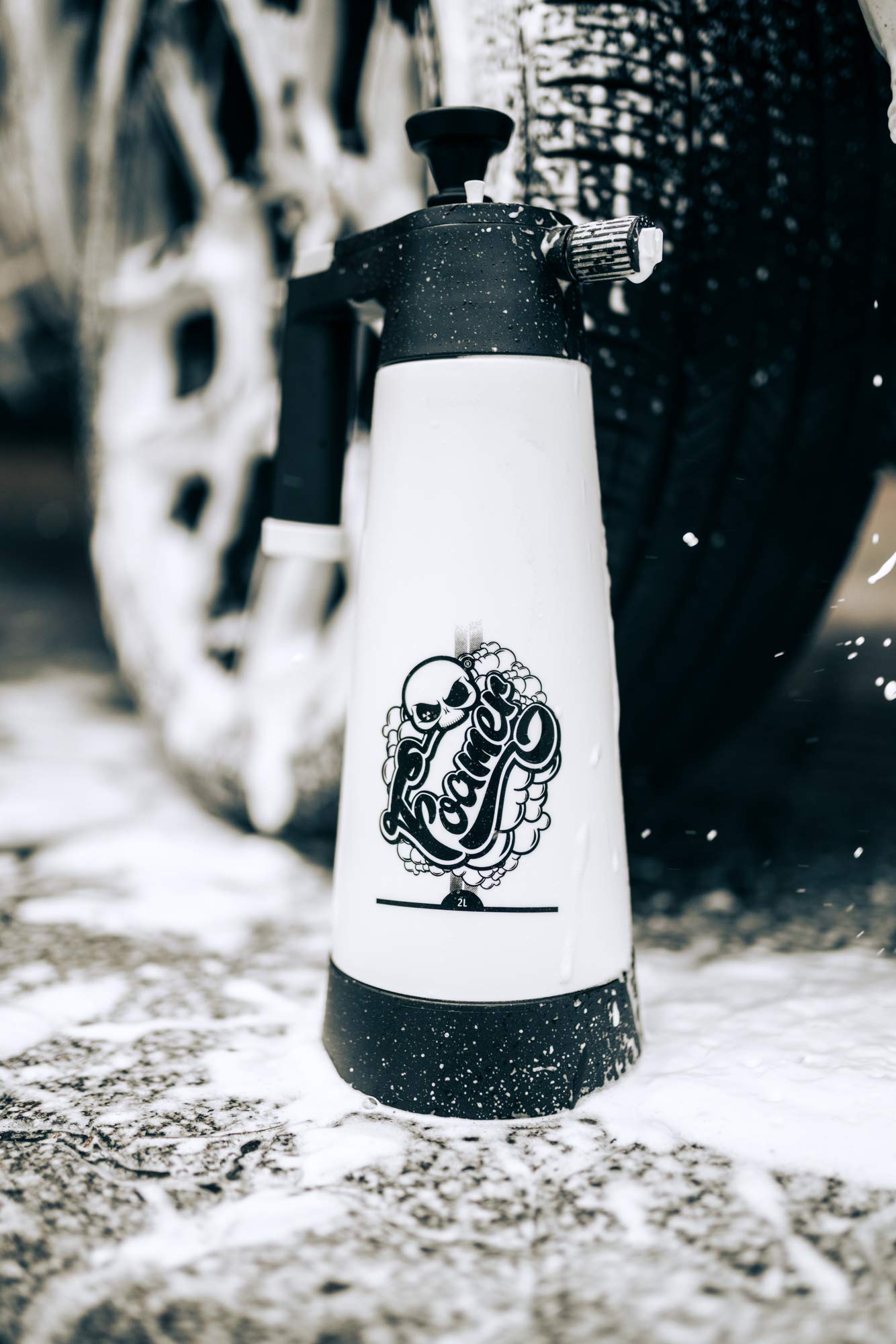 NUKE GUYS Foam HD Alka Line - Flacone spray da 2 litri + 3 diversi ugelli in schiuma + olio di silicone per la manutenzione e la cura della guarnizione + istruzioni (lingua italiana non garantita)