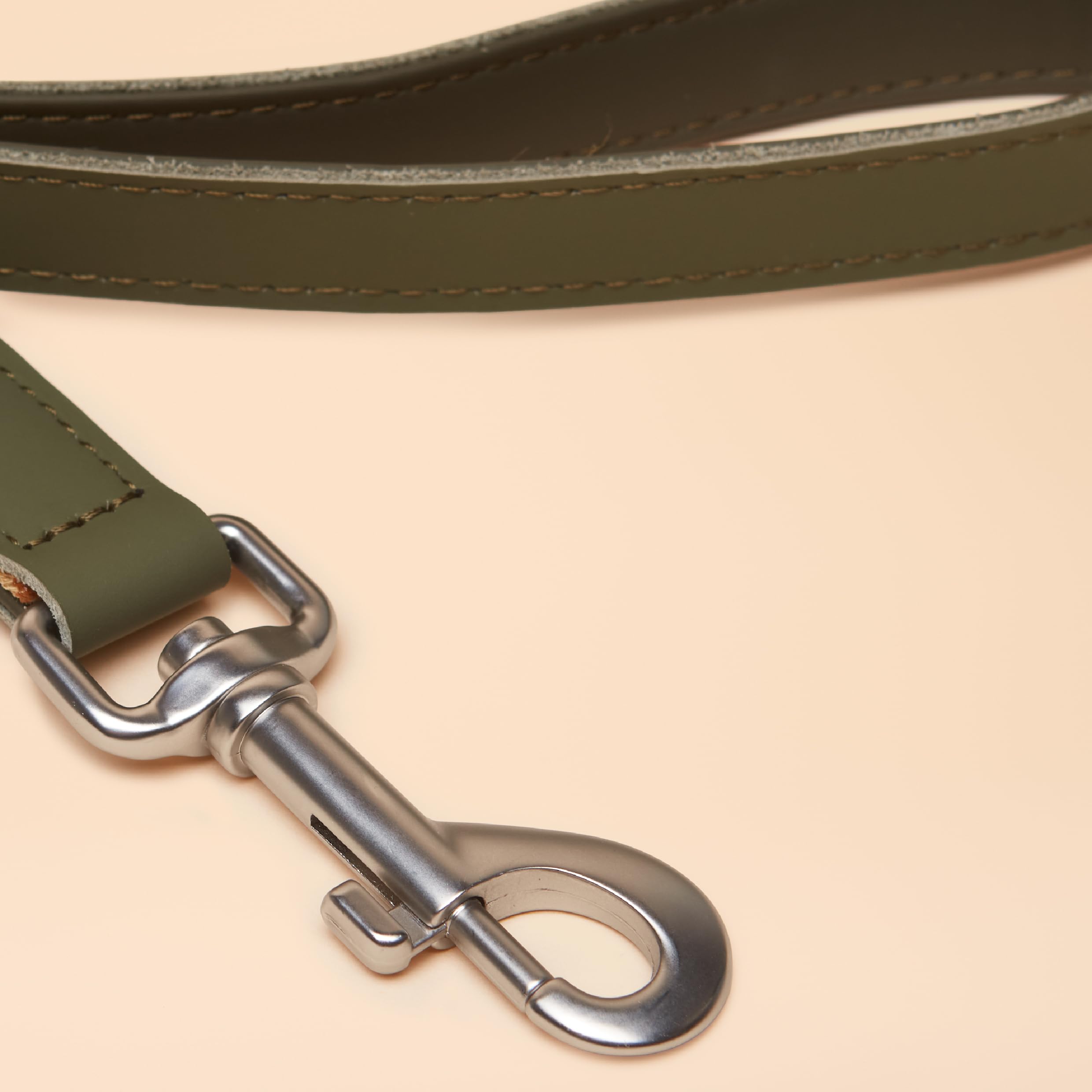 Rosewood x Joules Khaki Dog Lead - Durable Leather and Webbing Detail, Stylish Design with Brushed Metal Clip, Premium Pet Accessory - Image 4
