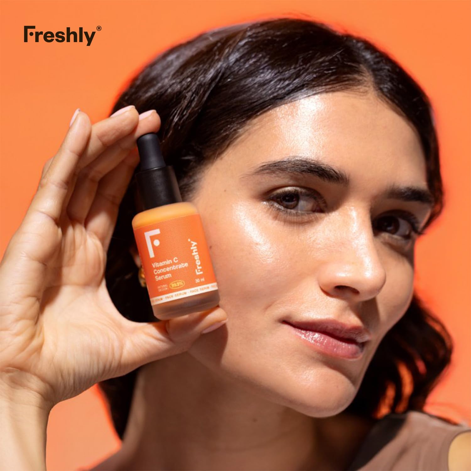 Freshly - Sérum Visage - Antioxydant avec Vitamine C et Extraits Naturels - Apporte Éclat et Fermeté - Convient aux Femmes Enceintes et aux Peaux Sensibles - Formule 99,9% Naturelle - 30 ml