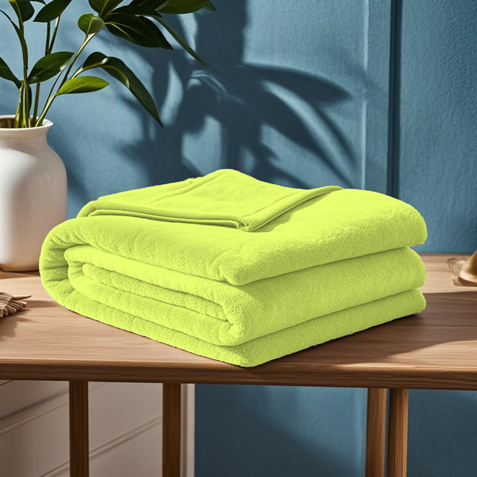 GOUTUI Fleece Throw Blanket 120 x 180 cm Large Fluffy Versatile Fluffy Soft Throw Polyester for Sofa Couch Bed Throw, Tender Green