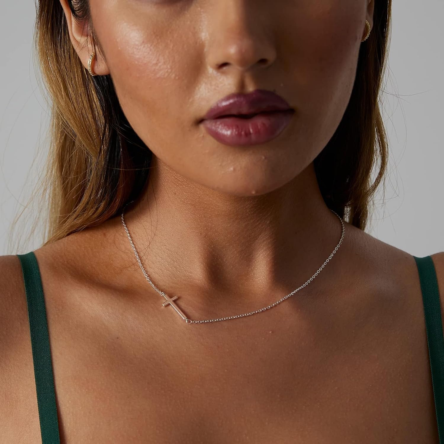 Cross Necklace for Women 18k White Gold Plated Stainless Steel Cross Choker Necklace Dainty Simple Chain Pendant Necklaces Easter Christian Baptism Religious Faith Jewelry Gift for Her
