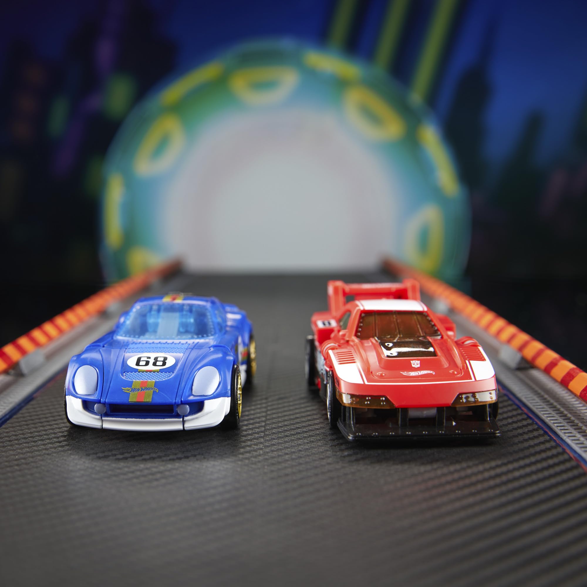 Transformers Collaborative Hot Wheels® / Transformers El Segundo Coupé, 12,5-centymetrowa figurka robota klasy Deluxe, przekształca się w wyścigówkę, wiek: od 8 lat