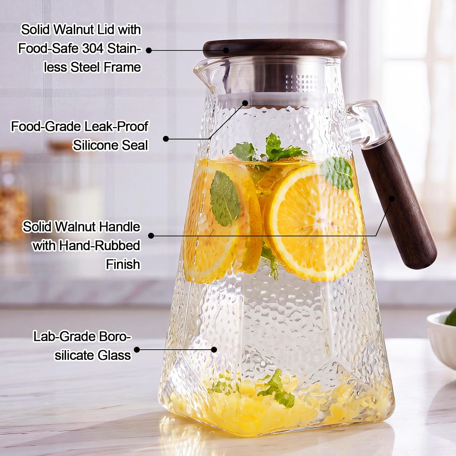 60 oz 1.8l Glass Pitcher with Lid, Borosilicate Glass Carafe with Solid Walnut Handle, Spout, Heat-resistant Beverage Jug for Iced Tea, Lemonade, Cold Brew, Fridge Safe(Hammered Texture)