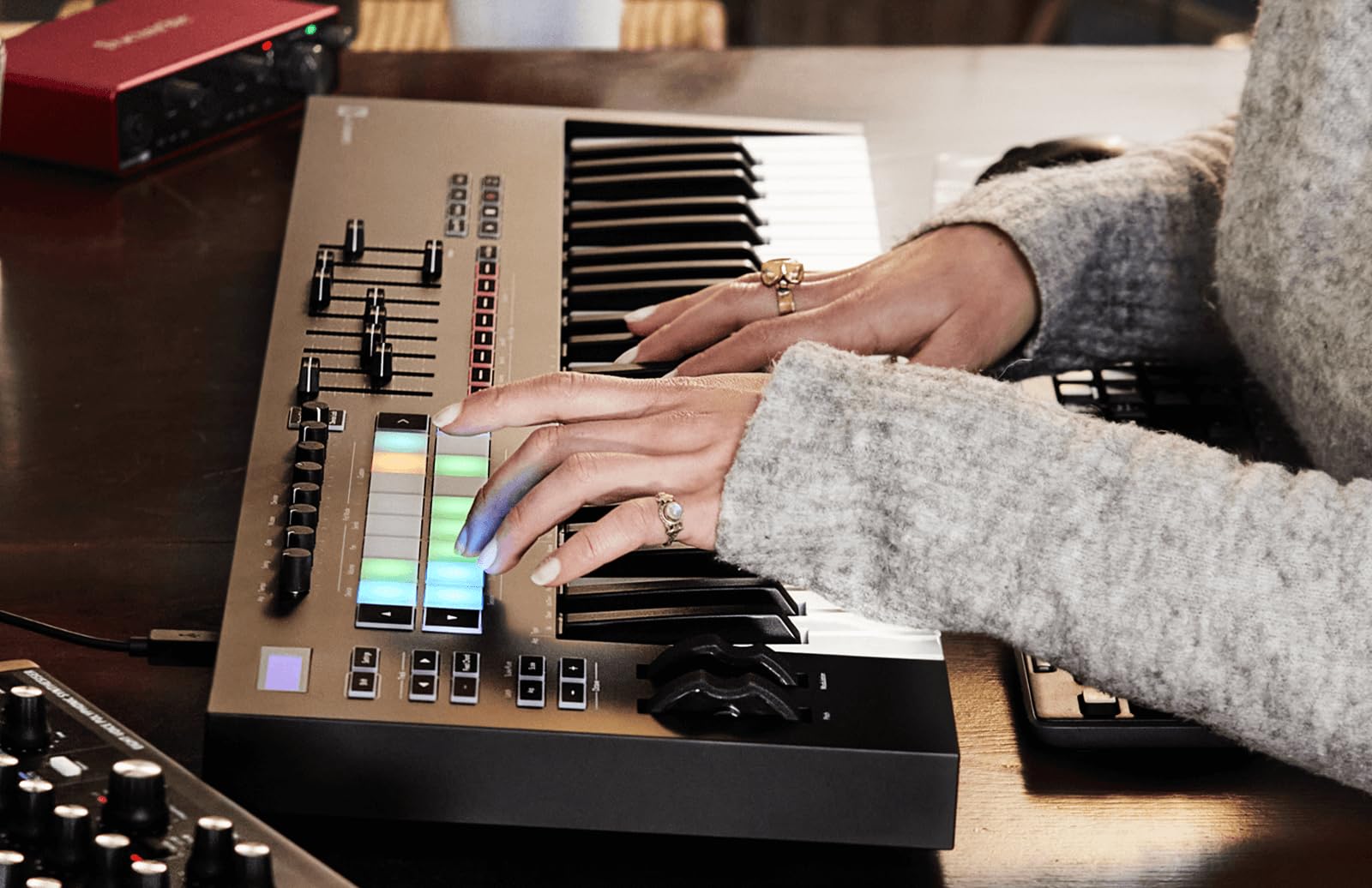 Amazon.com: Novation Launchkey 61 [MK3] MIDI Keyboard Controller 