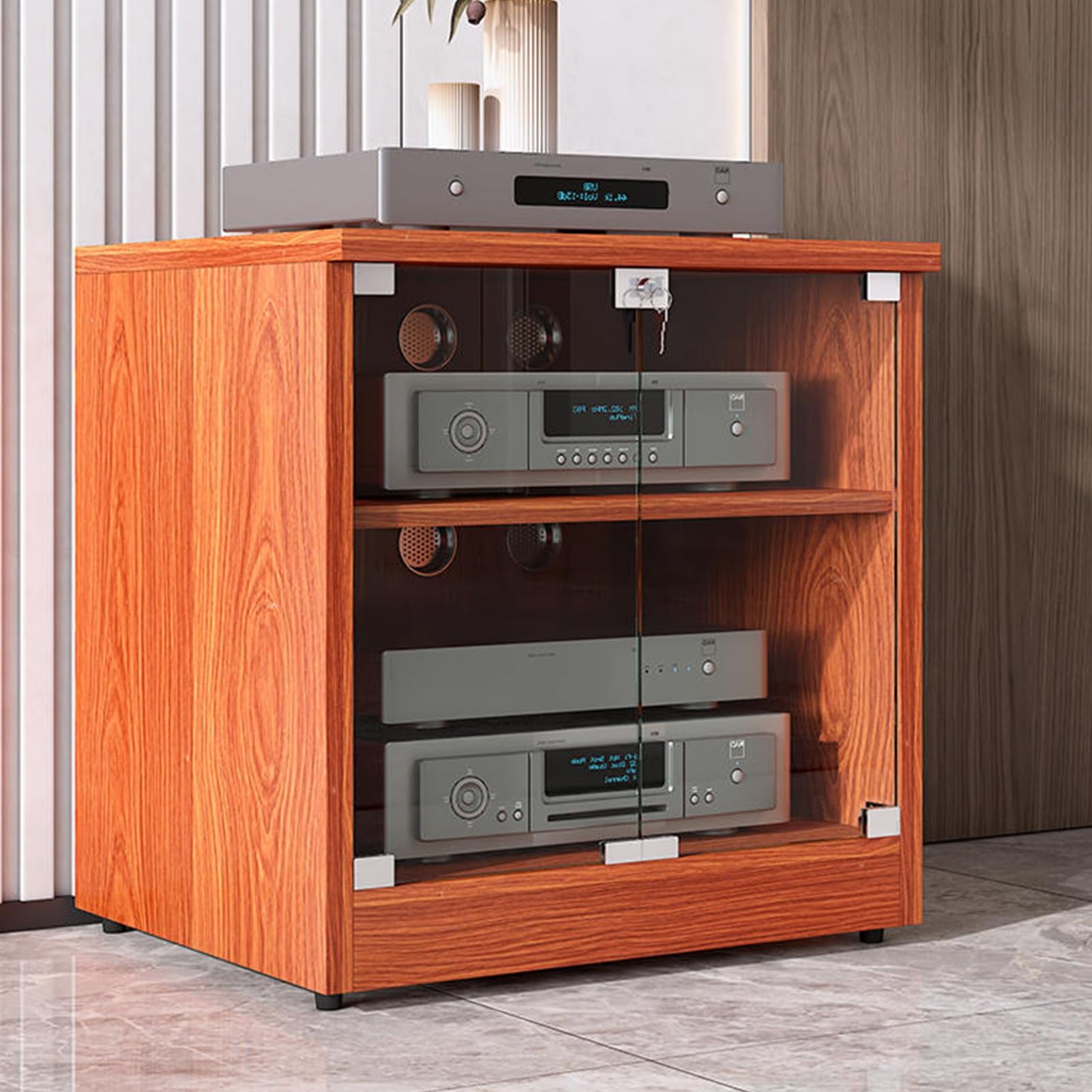 Mobile AV regolabile a 3 livelli con ante in vetro temperato, ripiano moderno per archiviazione multimediale, rack audio da 60 cm / 23.6in, elegante centro di intrattenimento domestico per TV e