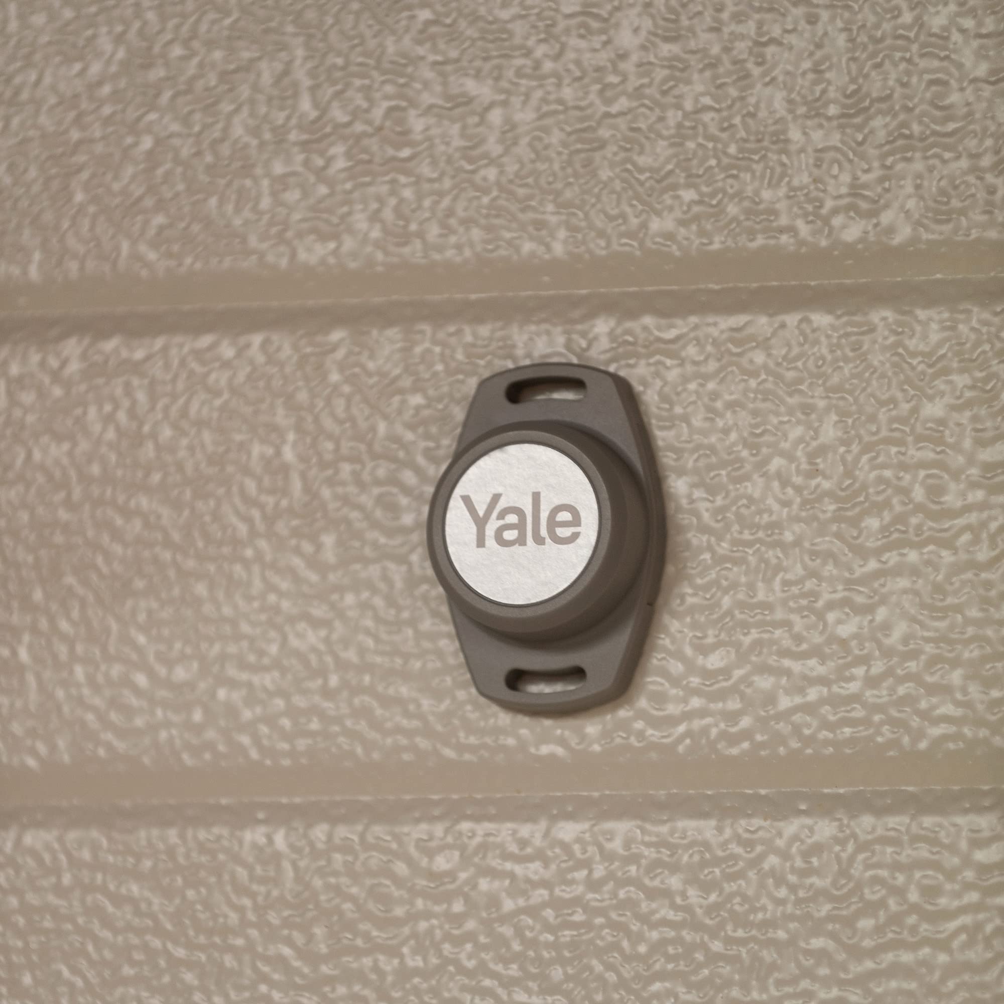 Yale Smart Opener für Garagentore - 05/102300/BW - WLAN-fähiger Garagenöffner - Automatisches Öffnen - Fernbedienung - Gemeinsamer Zugang - Einfache Installation