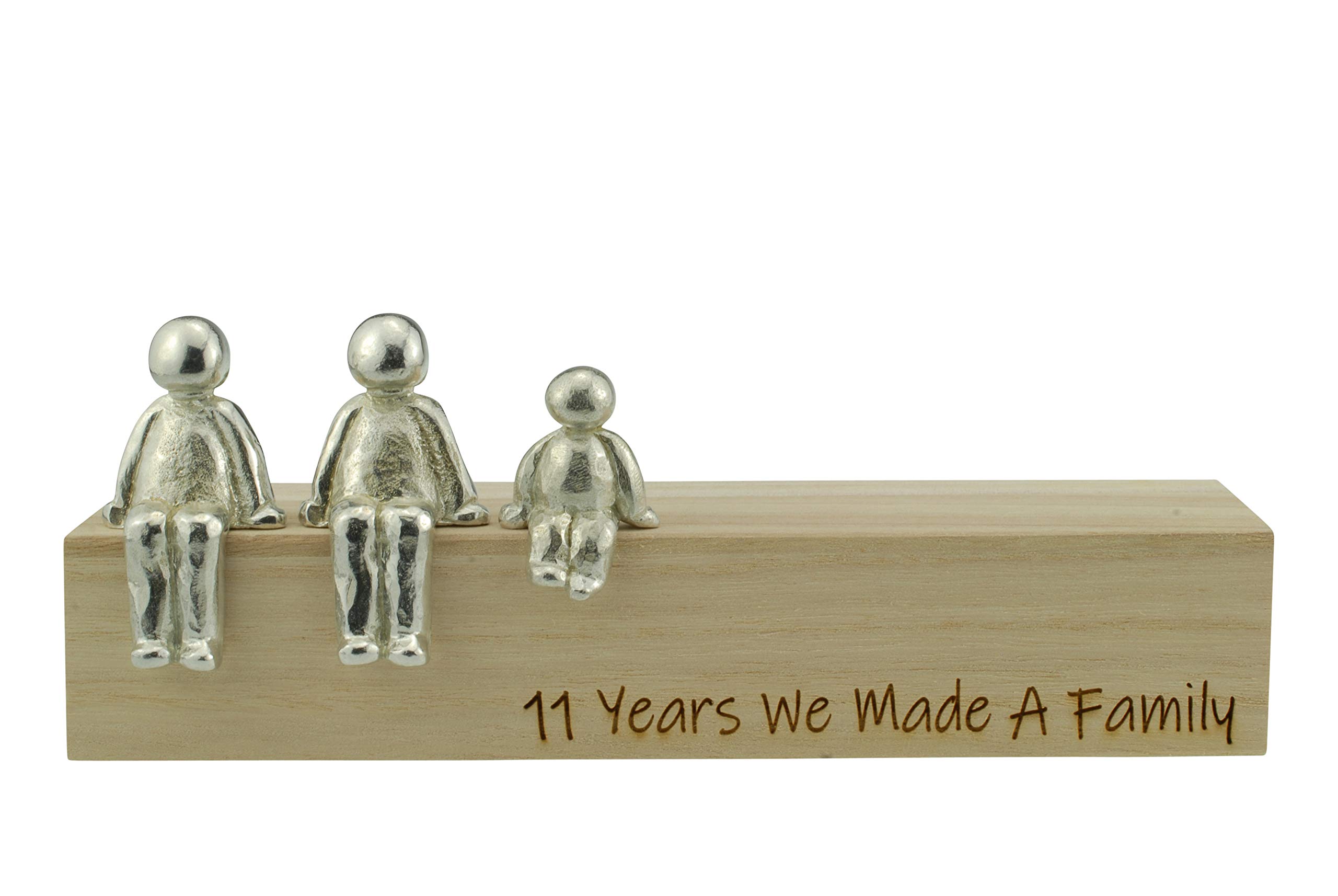 Pomysł na 11 rocznicę - 11 Years We Made A Family metalowa ozdoba - wybierz kombinację rodzinną (1 dziecko)