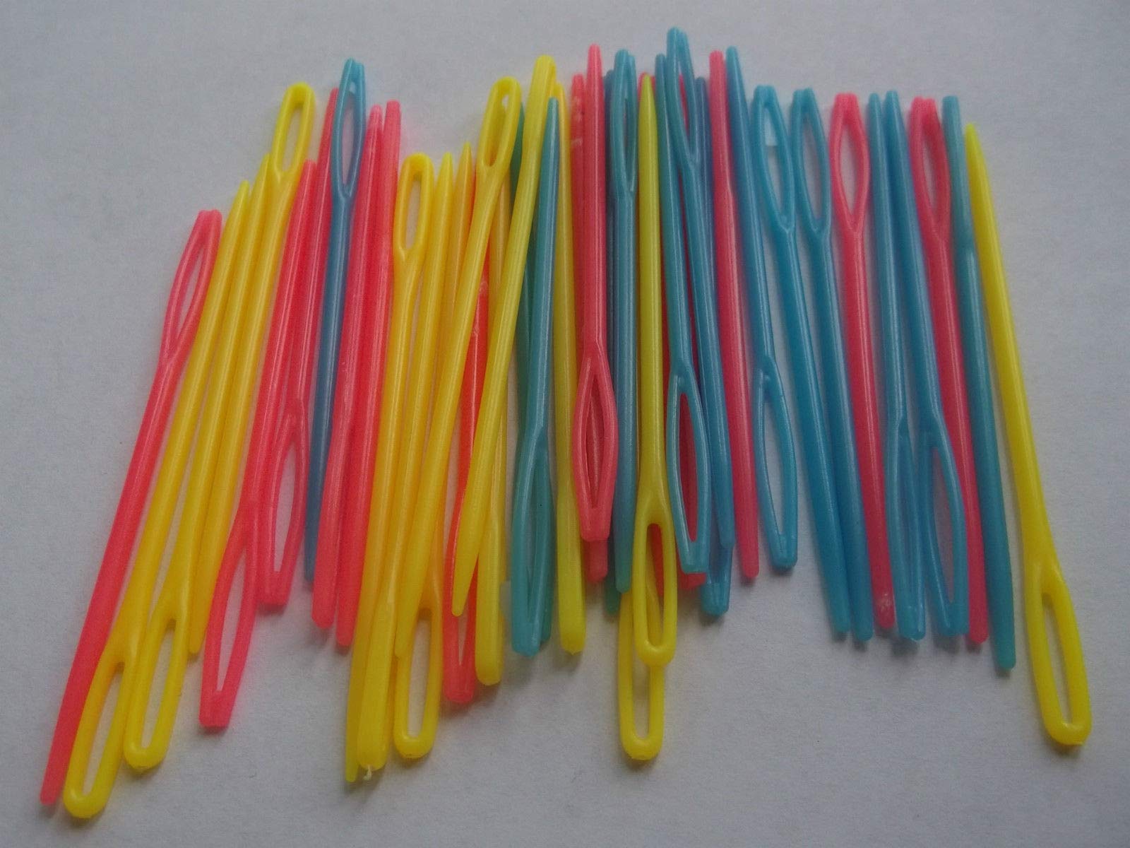 20 x Mixed Colour Plastic 7cm Needles for Sewing, Binca, Tapestry and Needlework